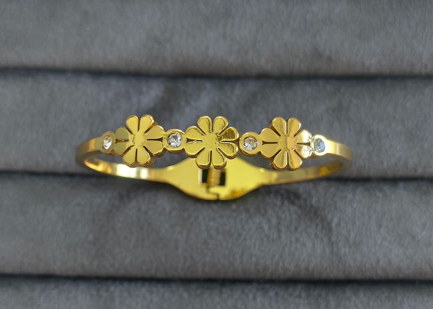 Anti Tarnish Bracelet Daisy Flower 18K Gold Plated