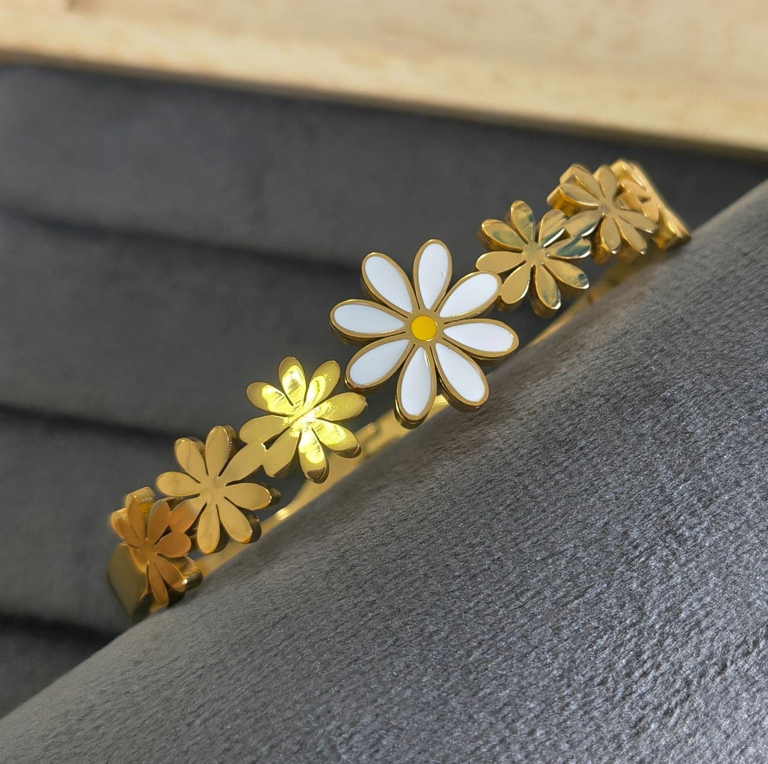 Anti Tarnish Bracelet Floral Beach Vibe 18K Gold Plated