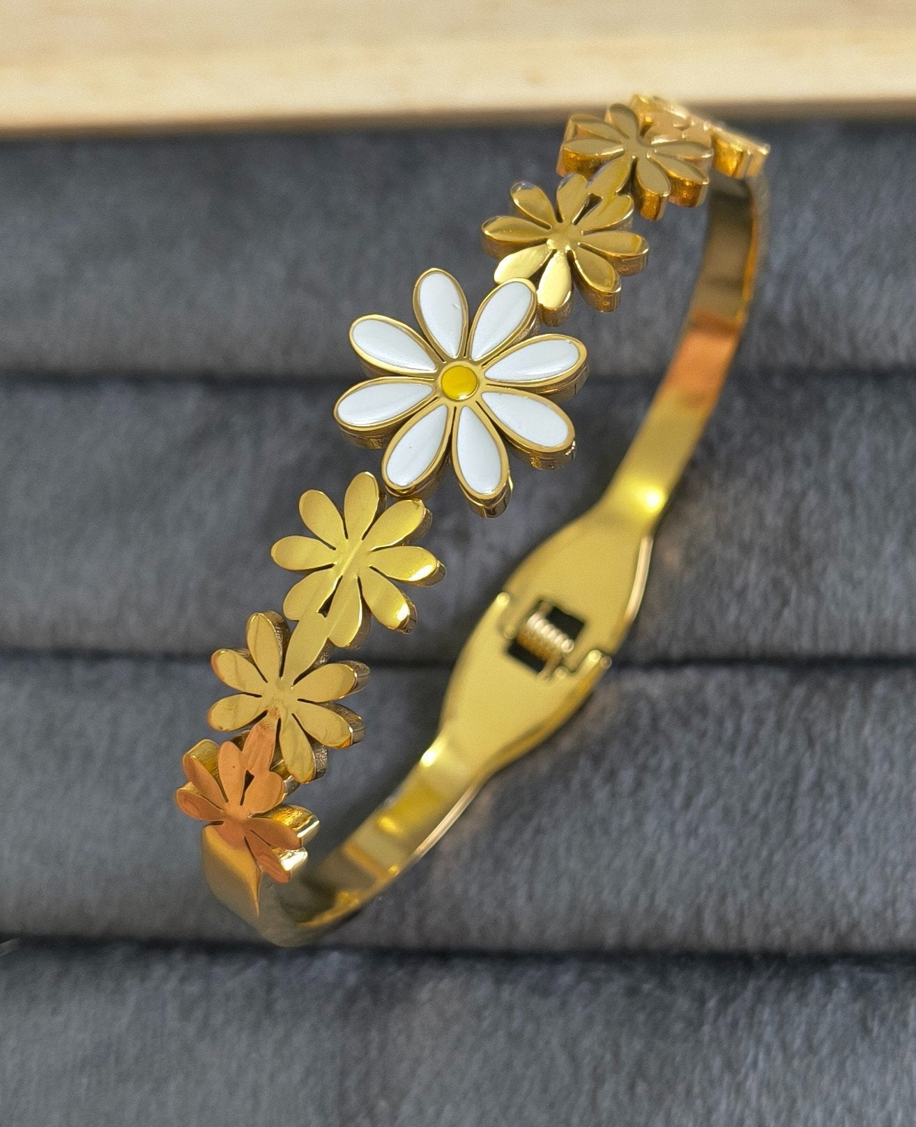 Anti Tarnish Bracelet Floral Beach Vibe 18K Gold Plated