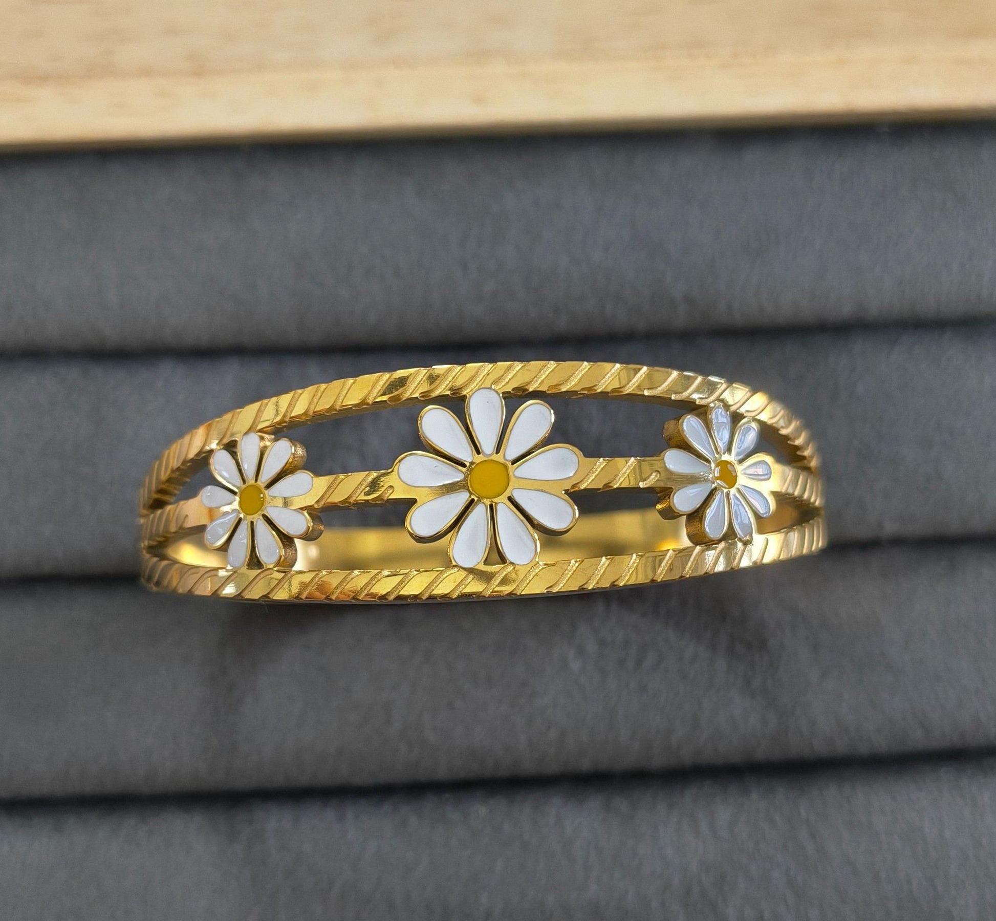 Anti Tarnish Bracelet Floral Bracelet 18K Gold Plated