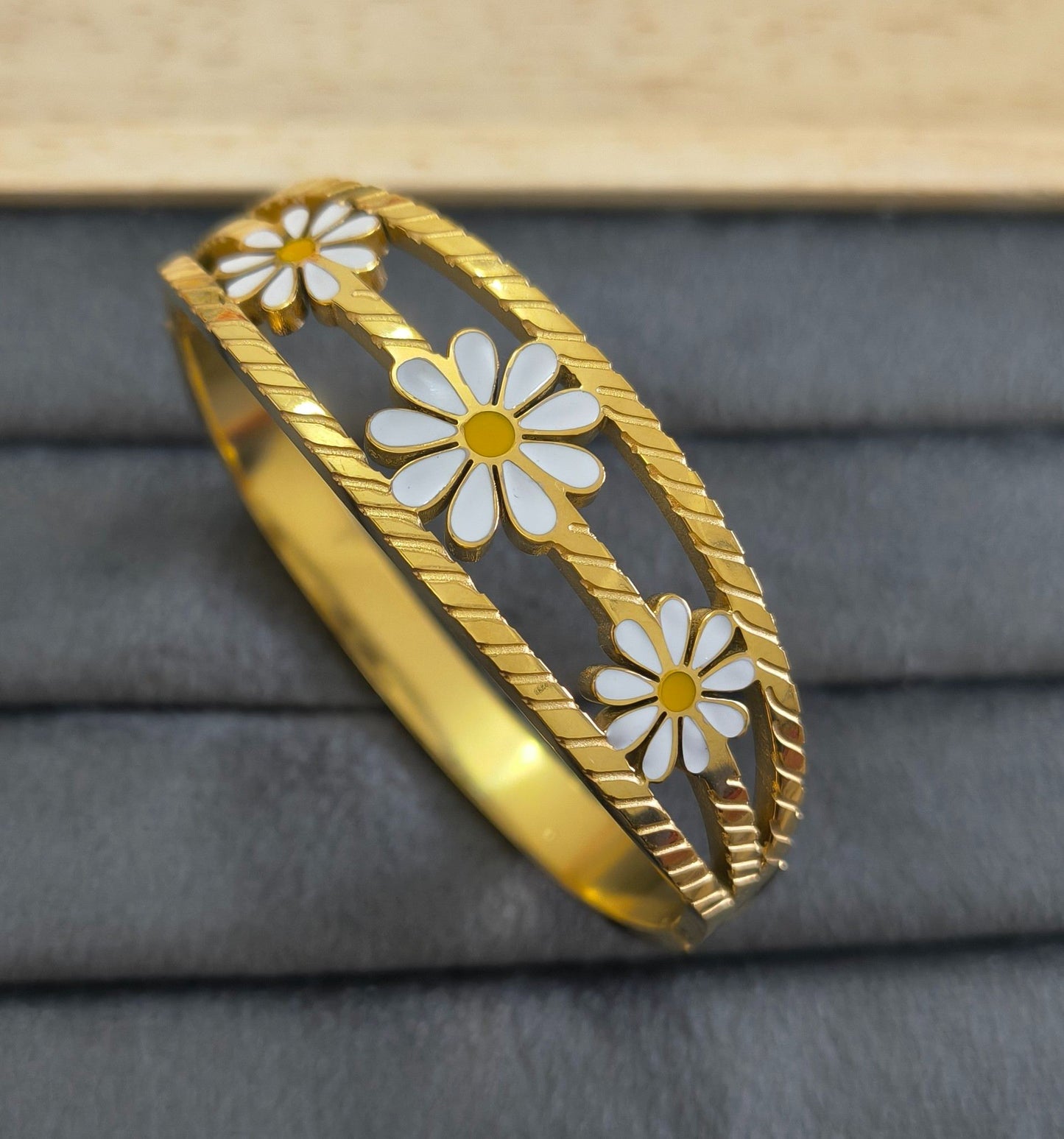Anti Tarnish Bracelet Floral Bracelet 18K Gold Plated
