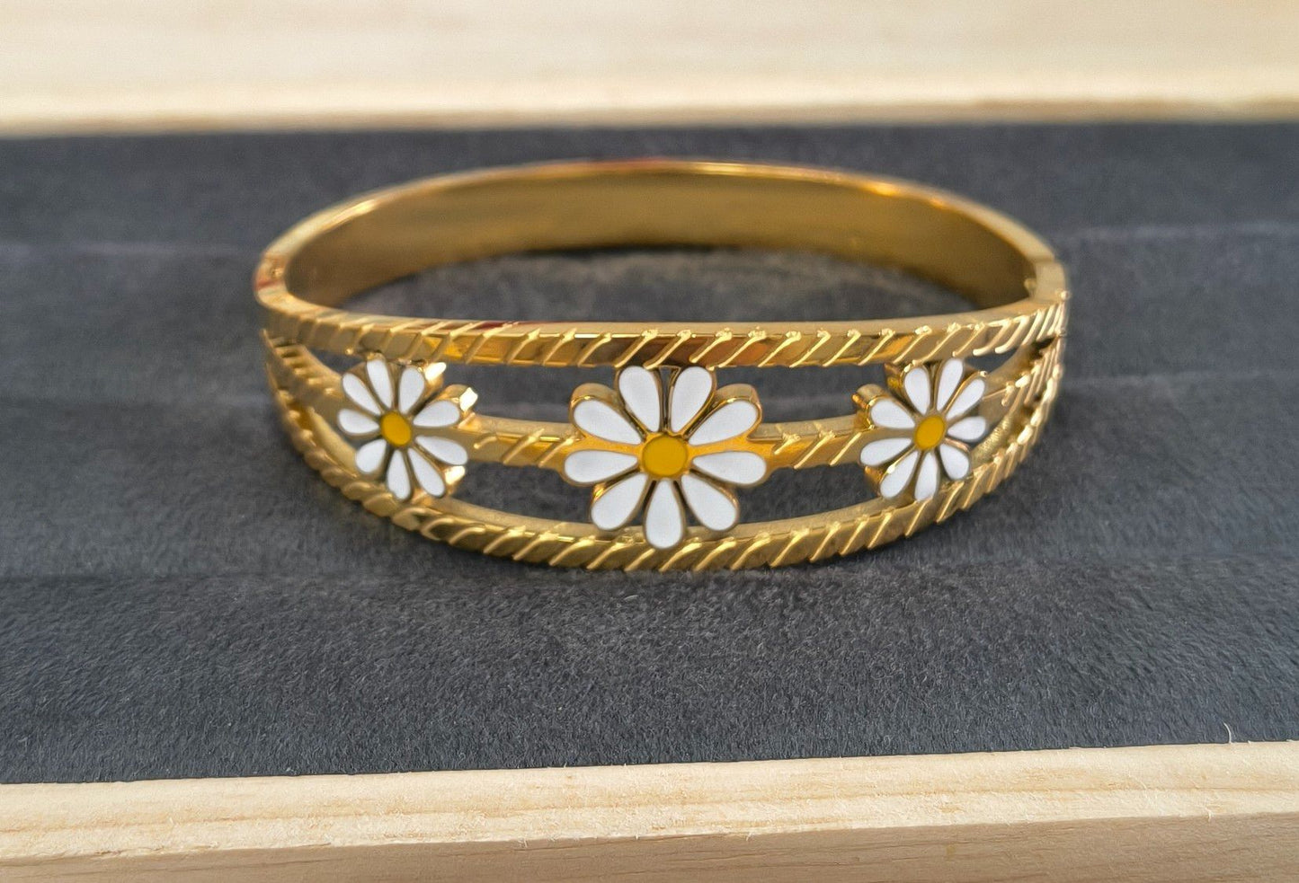Anti Tarnish Bracelet Floral Bracelet 18K Gold Plated