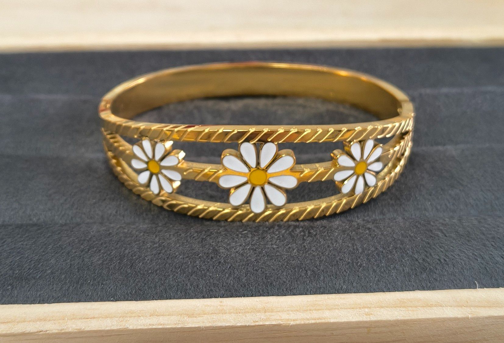 Anti Tarnish Bracelet Floral Bracelet 18K Gold Plated