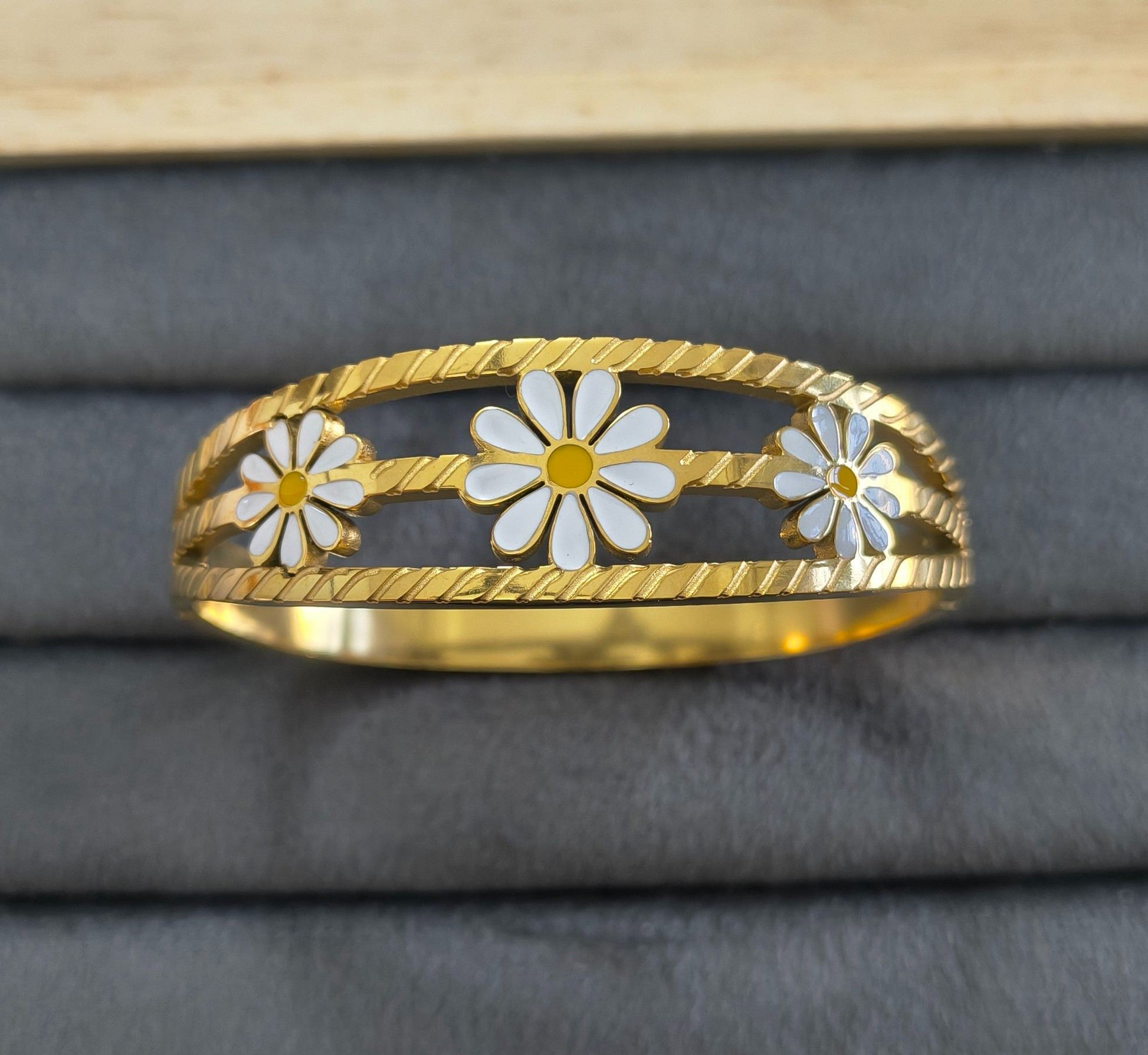 Anti Tarnish Bracelet Floral Bracelet 18K Gold Plated
