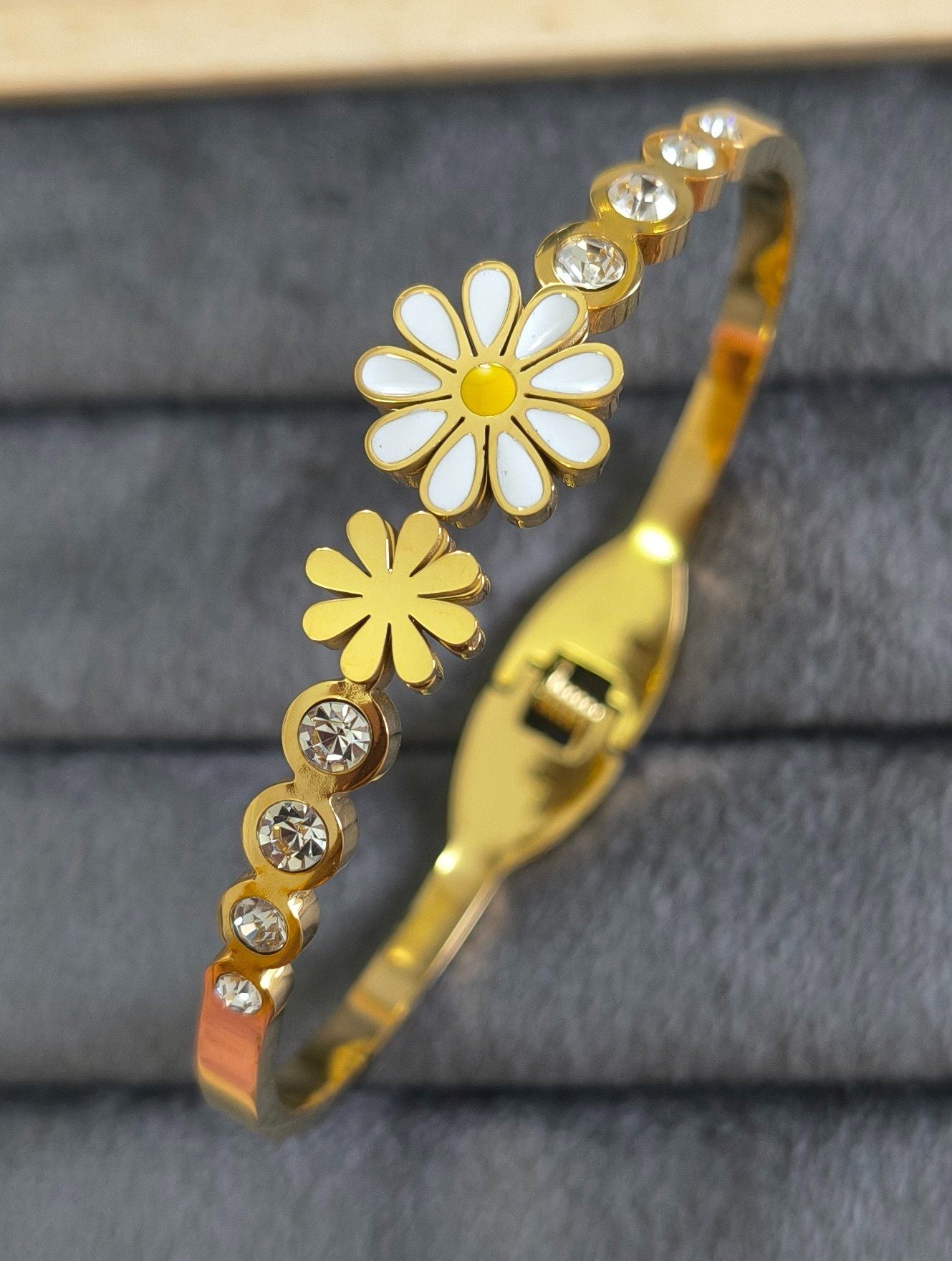 Anti Tarnish Bracelet Floral Diamonds 18K Gold Plated