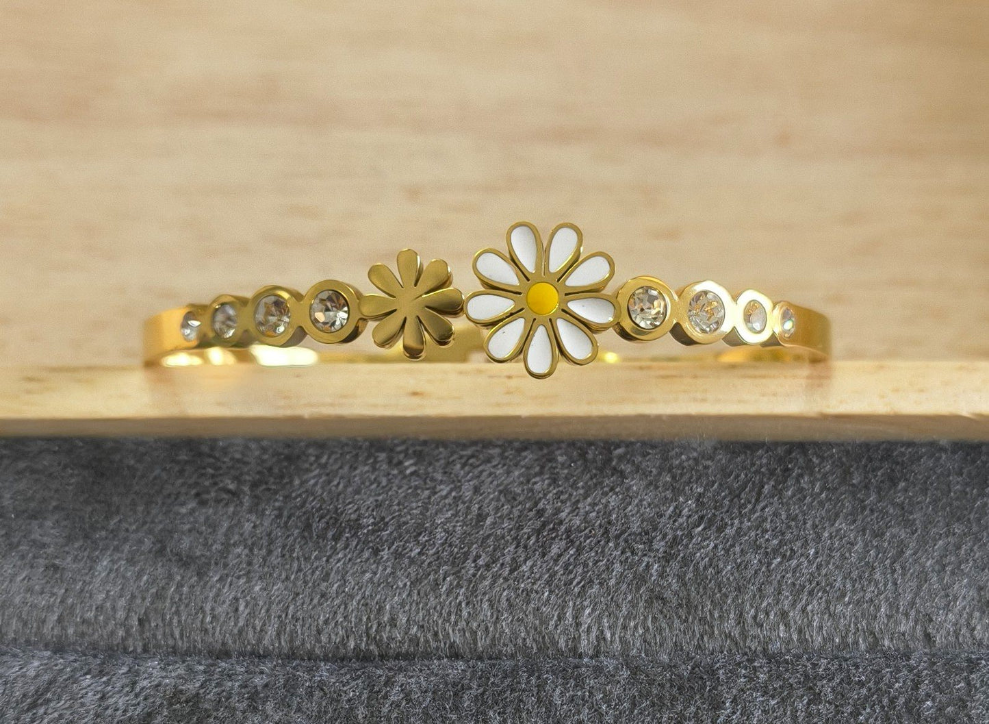 Anti Tarnish Bracelet Floral Diamonds 18K Gold Plated