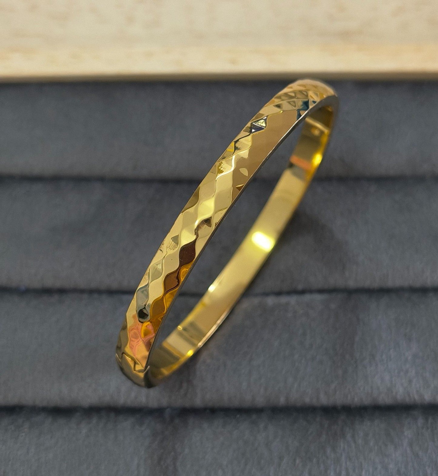 Anti Tarnish Bracelet Hammered Design 18K Gold Plated