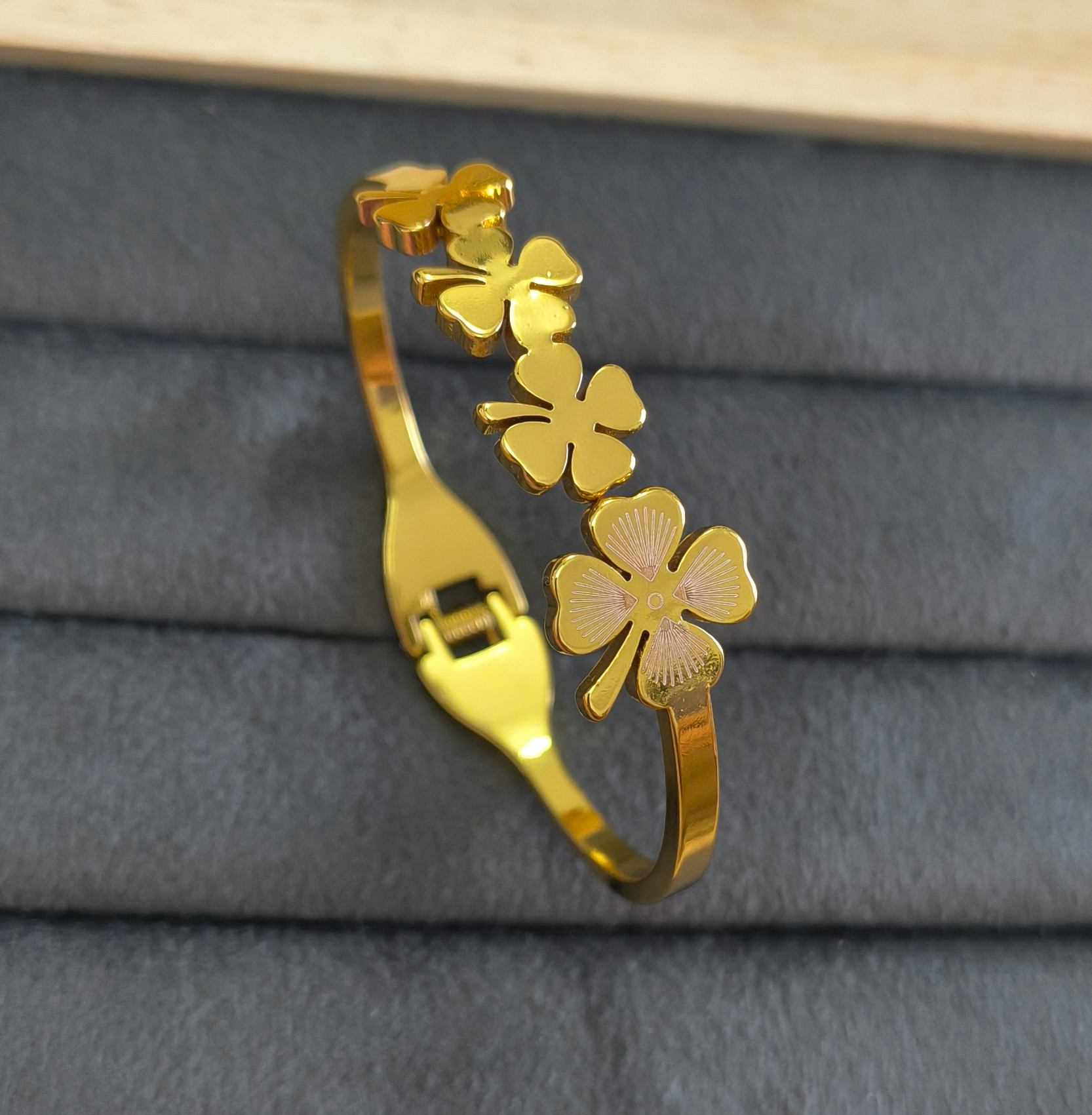 Anti Tarnish Bracelet Leaf Clover 18K Gold Plated