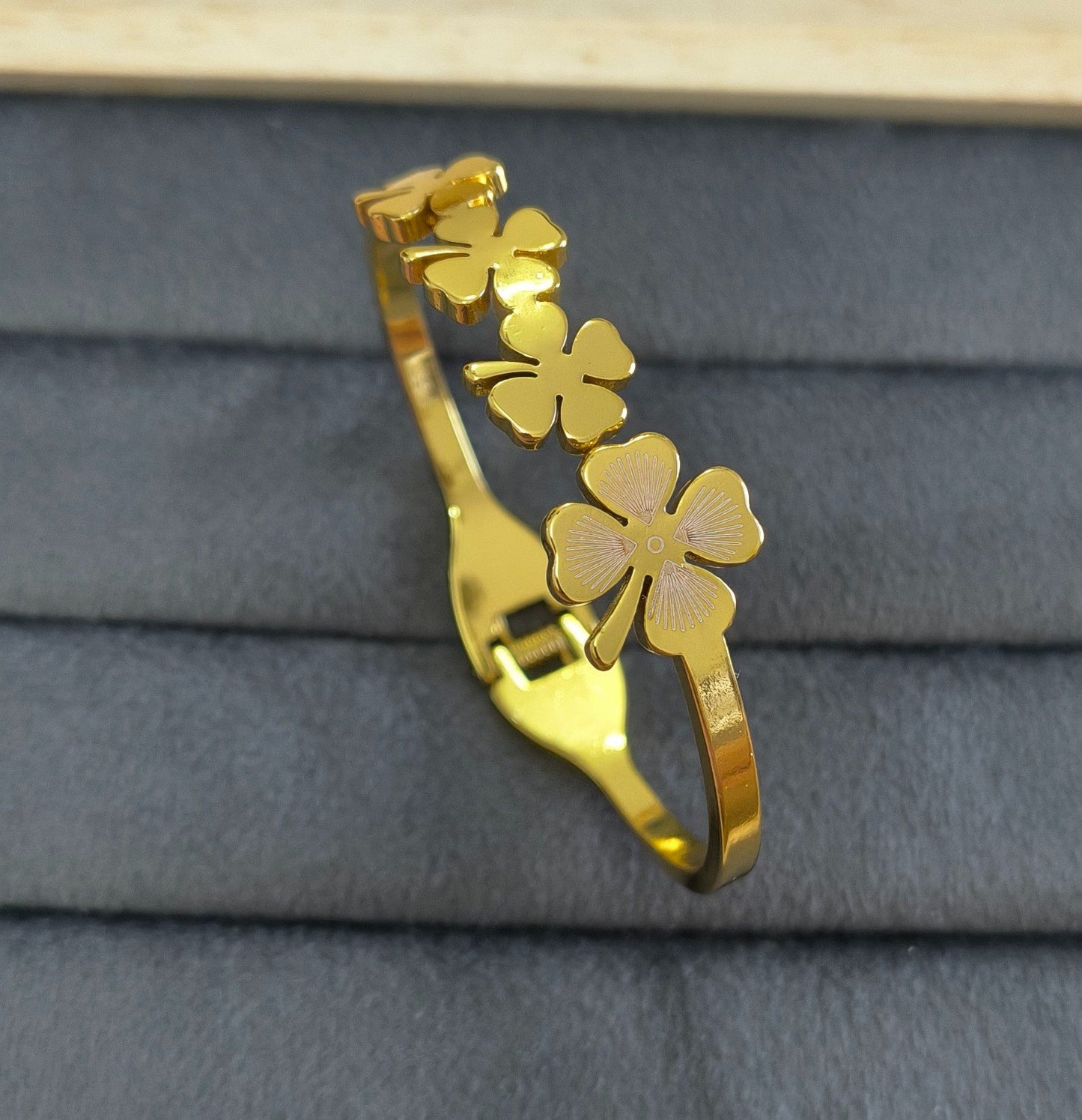 Anti Tarnish Bracelet Leaf Clover 18K Gold Plated