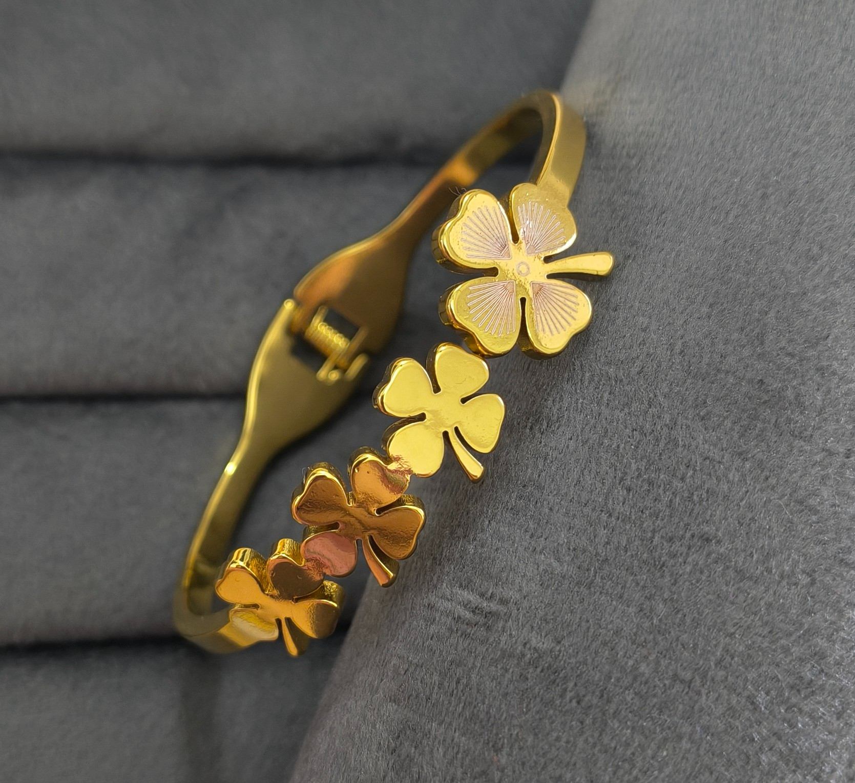 Anti Tarnish Bracelet Leaf Clover 18K Gold Plated