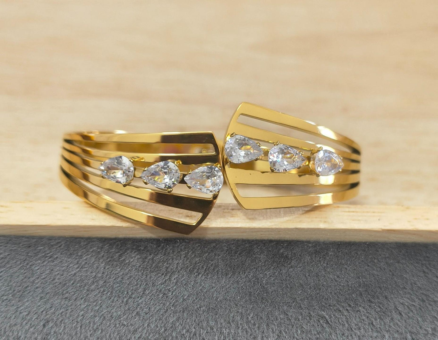 Anti Tarnish Bracelet Overlap Zirconia Stone 18K Gold Plated