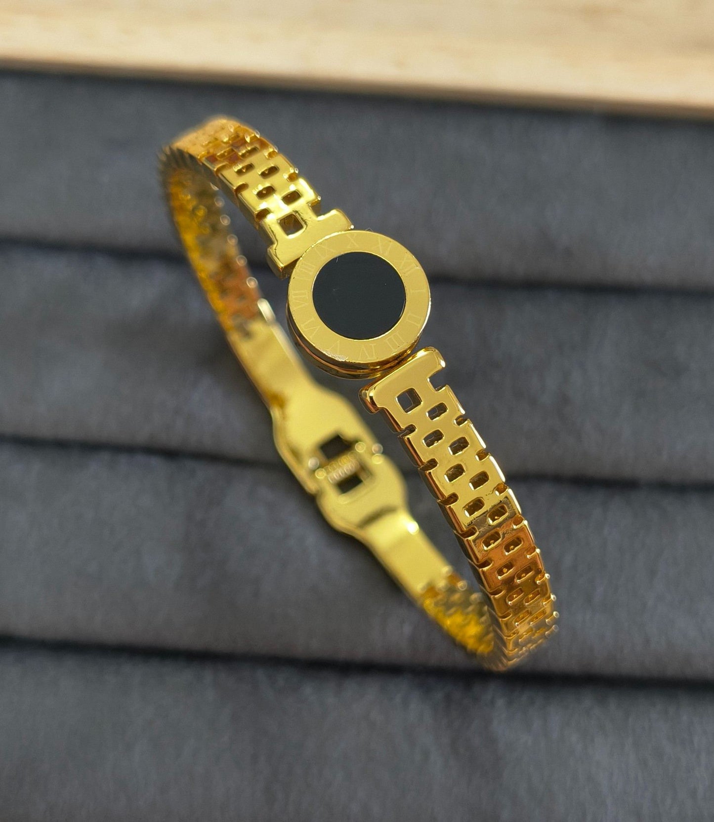 Anti Tarnish Bracelet Roman Numeral Dial 18K Gold Plated