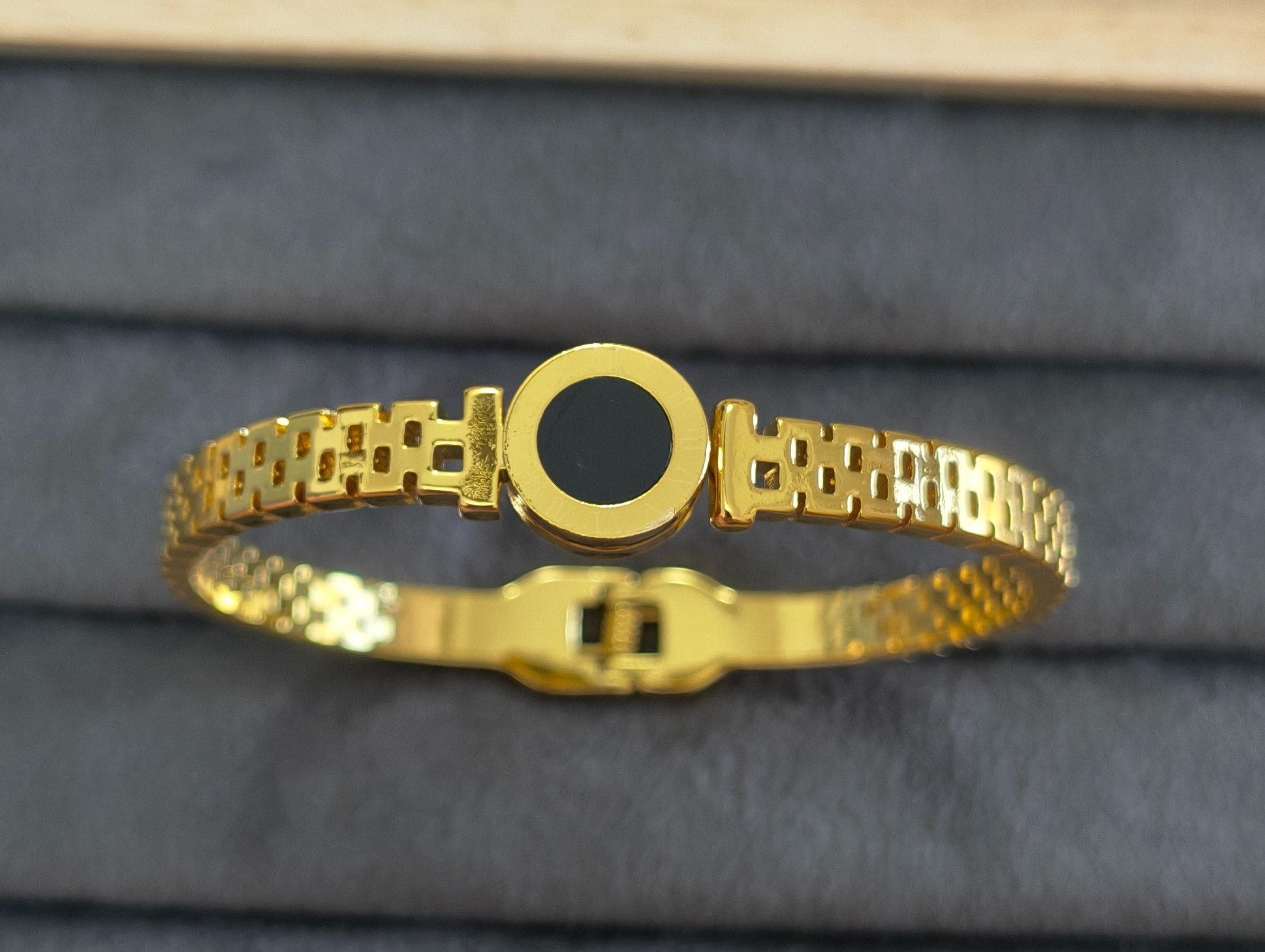 Anti Tarnish Bracelet Roman Numeral Dial 18K Gold Plated
