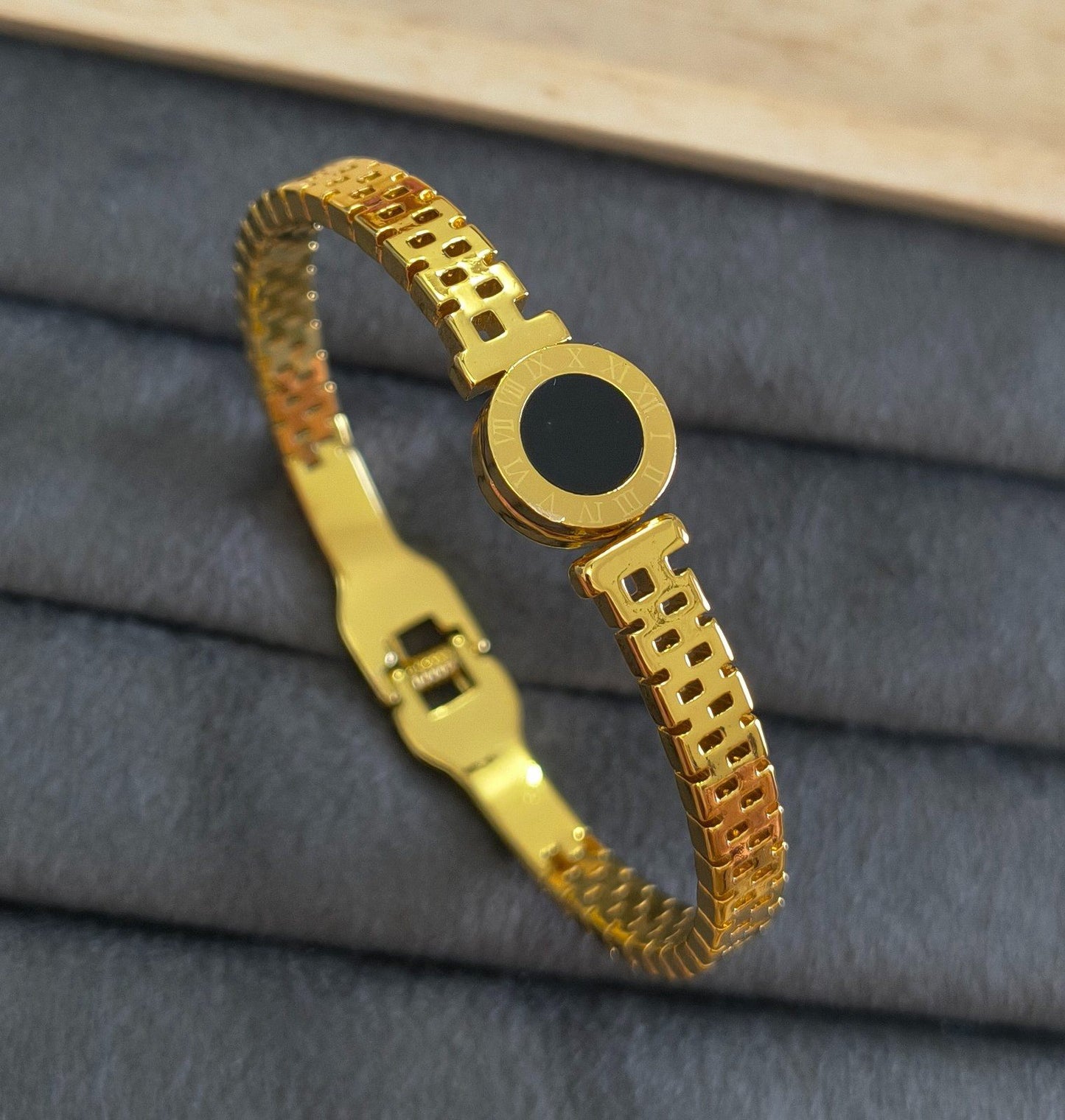 Anti Tarnish Bracelet Roman Numeral Dial 18K Gold Plated