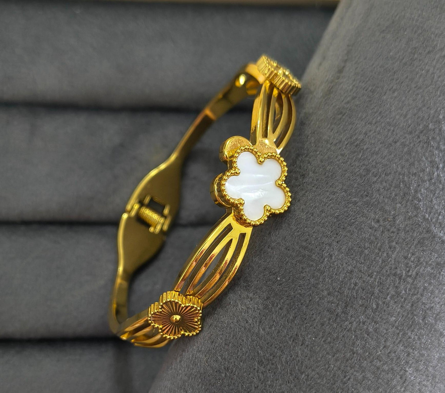 Anti Tarnish Bracelet Shiny Clover 18K Gold Plated