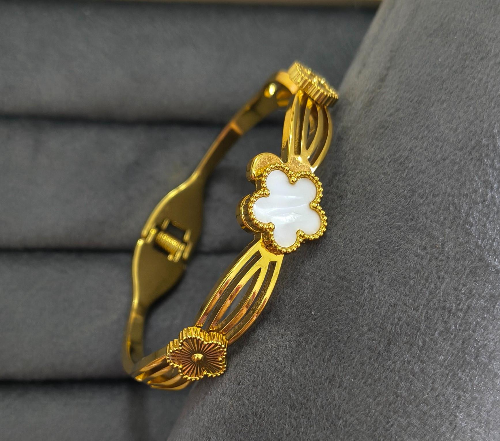 Anti Tarnish Bracelet Shiny Clover 18K Gold Plated
