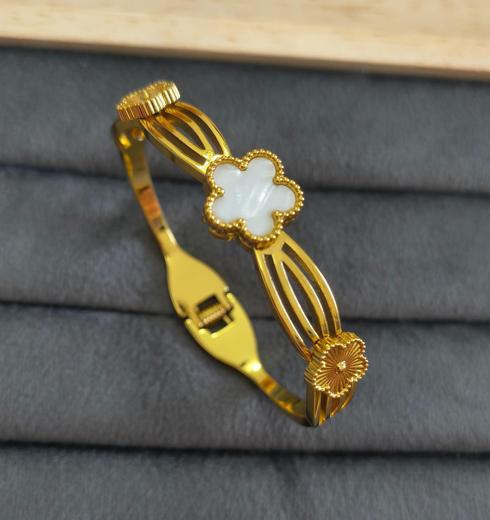 Anti Tarnish Bracelet Shiny Clover 18K Gold Plated