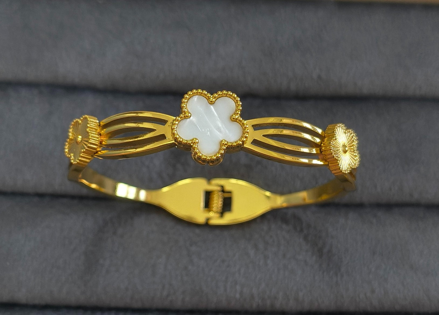Anti Tarnish Bracelet Shiny Clover 18K Gold Plated