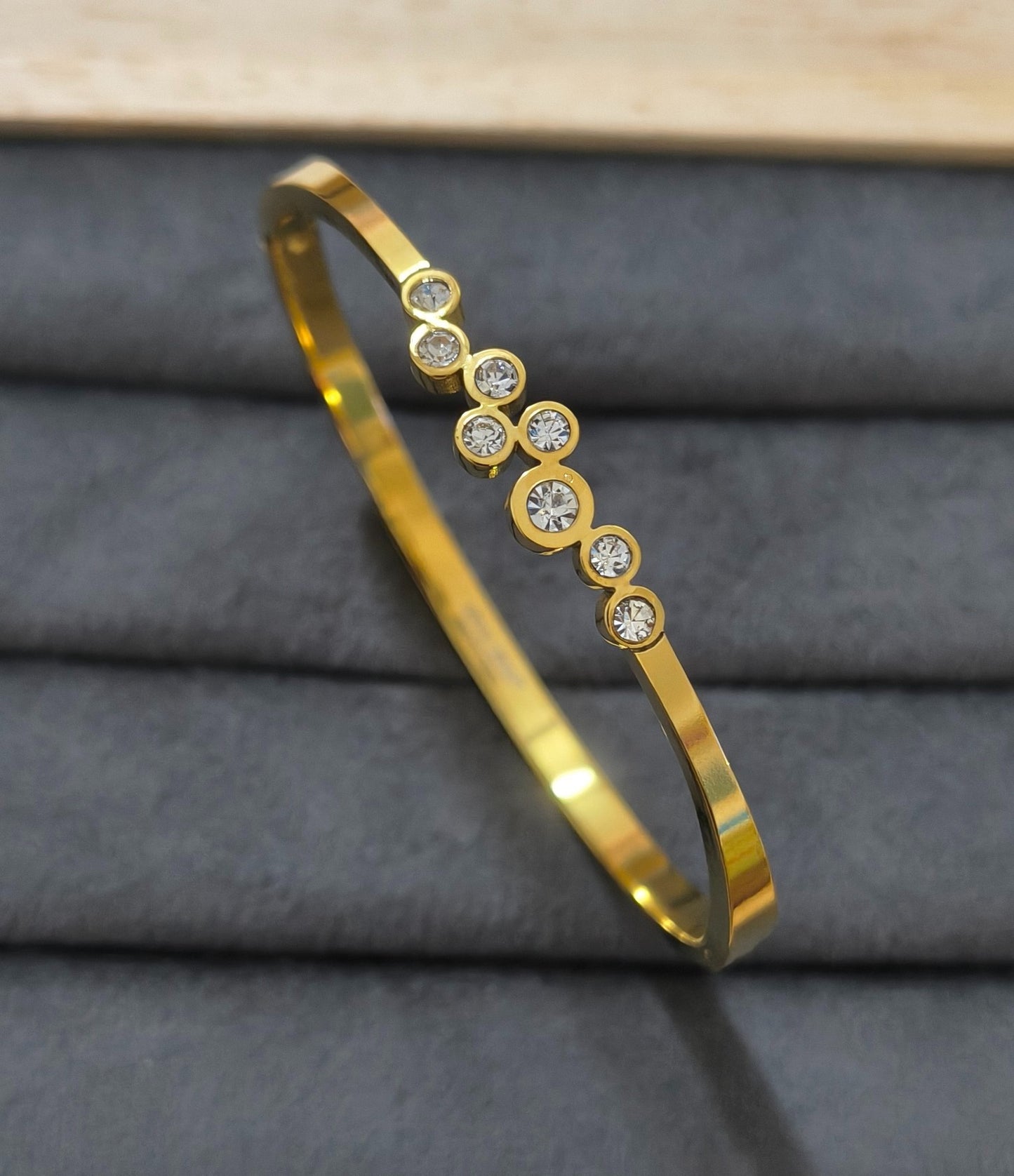 Anti Tarnish Bracelet Shiny Diamond Bangle 18K Gold Plated