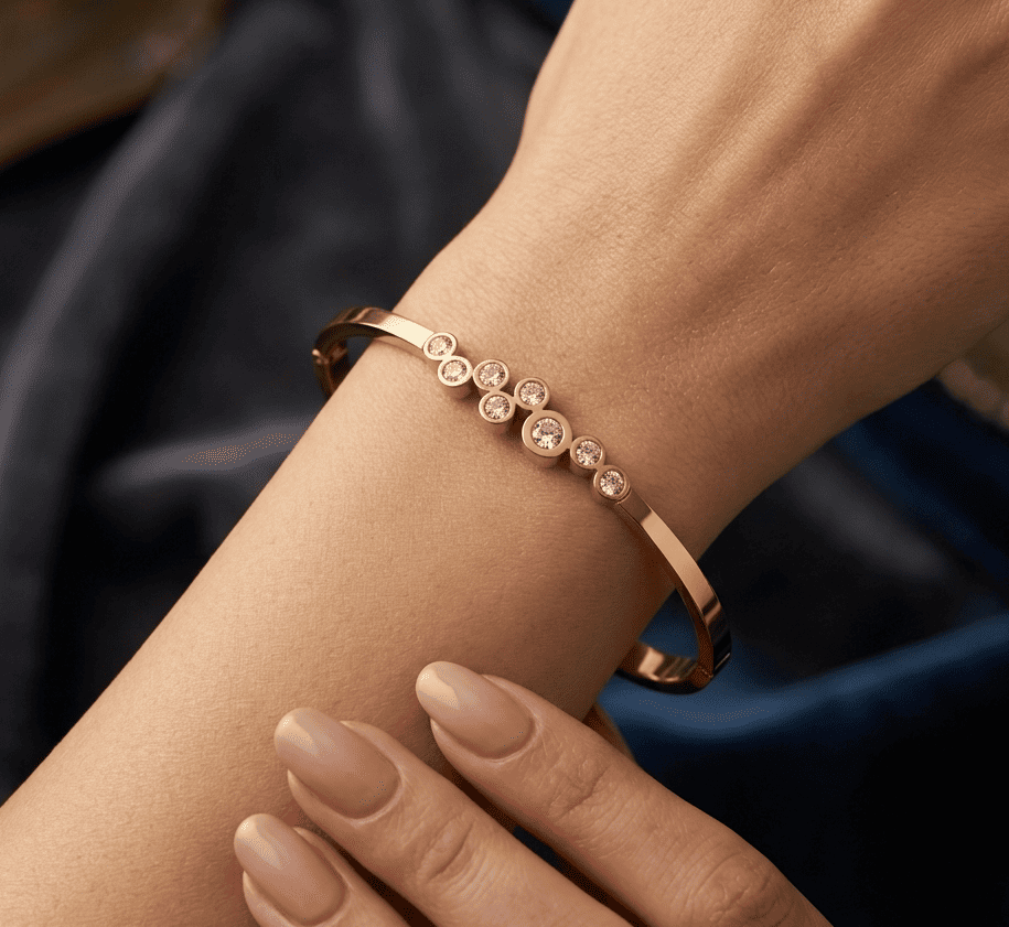 
Anti Tarnish Bracelet Shiny Diamond Bangle 18K Gold Plated
