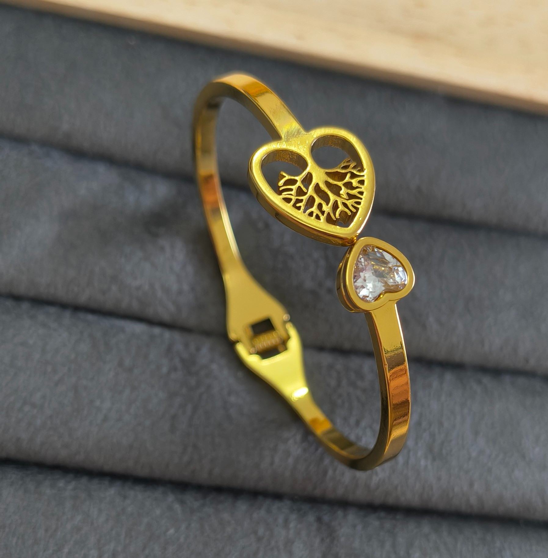 Anti Tarnish Bracelet Tree Heart 18K Gold Plated