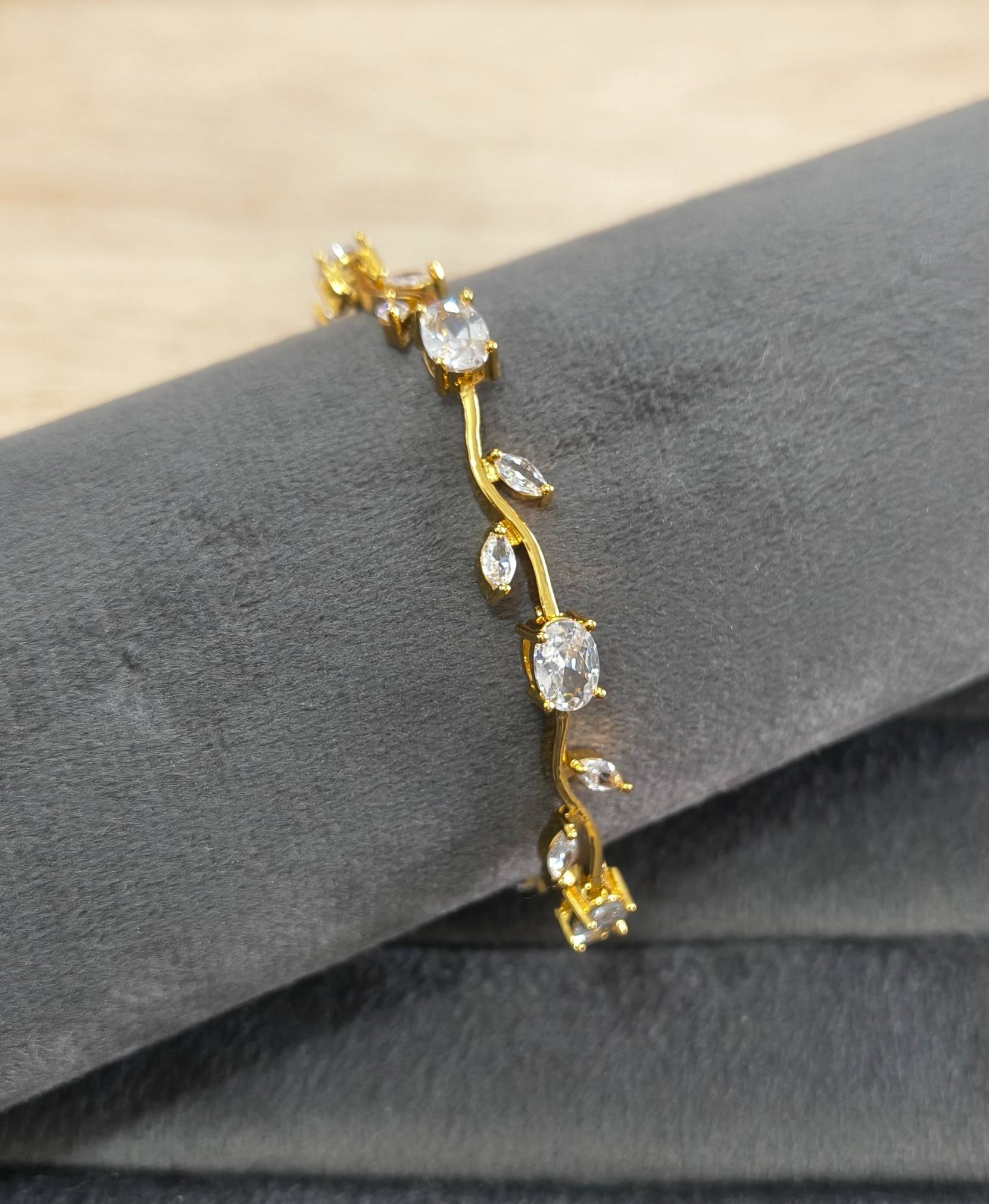 Anti Tarnish Bracelet Trendy Tulip Bracelet 18K Gold Plated