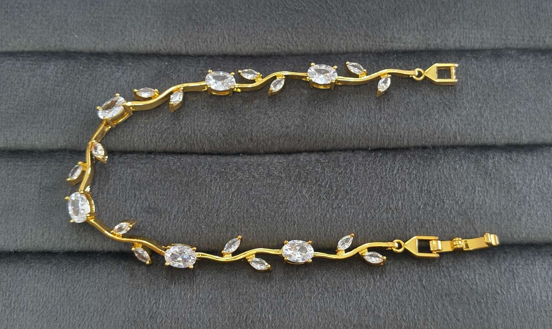 Anti Tarnish Bracelet Trendy Tulip Bracelet 18K Gold Plated