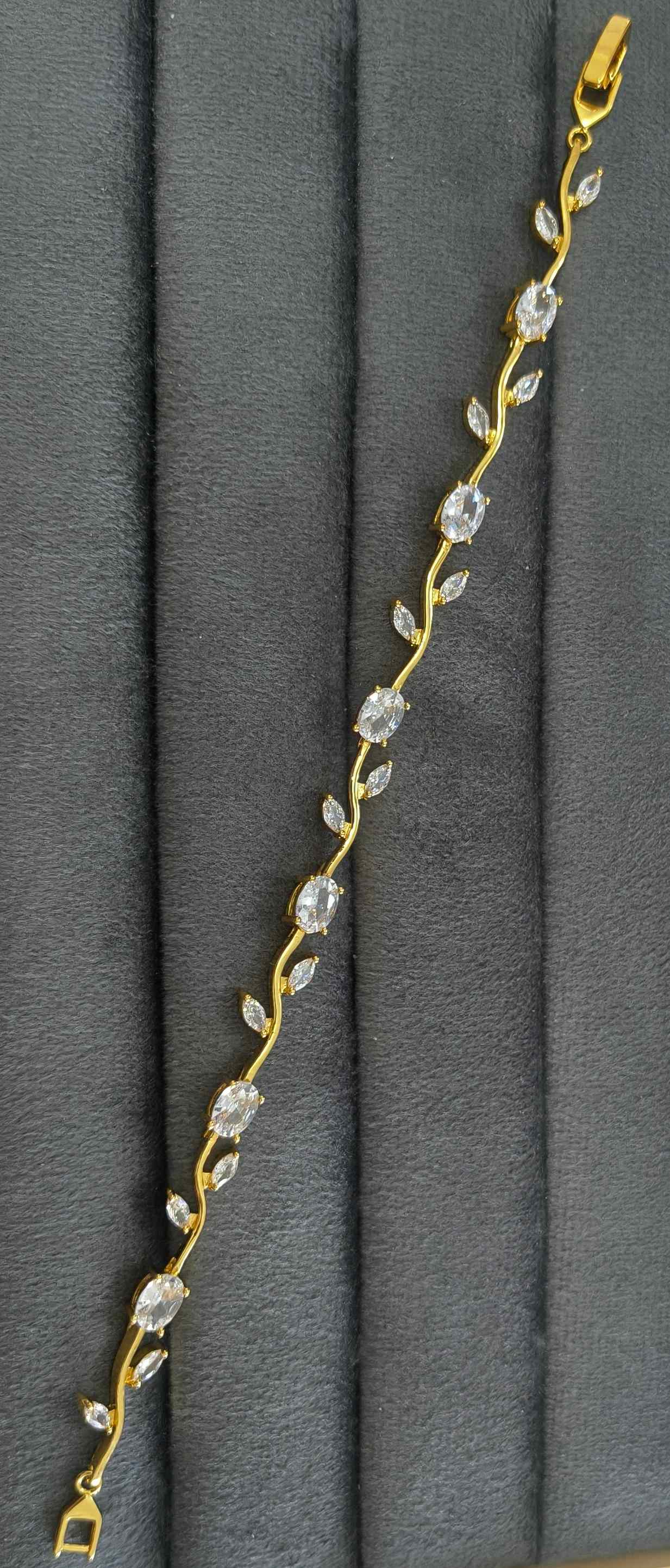 Anti Tarnish Bracelet Trendy Tulip Bracelet 18K Gold Plated