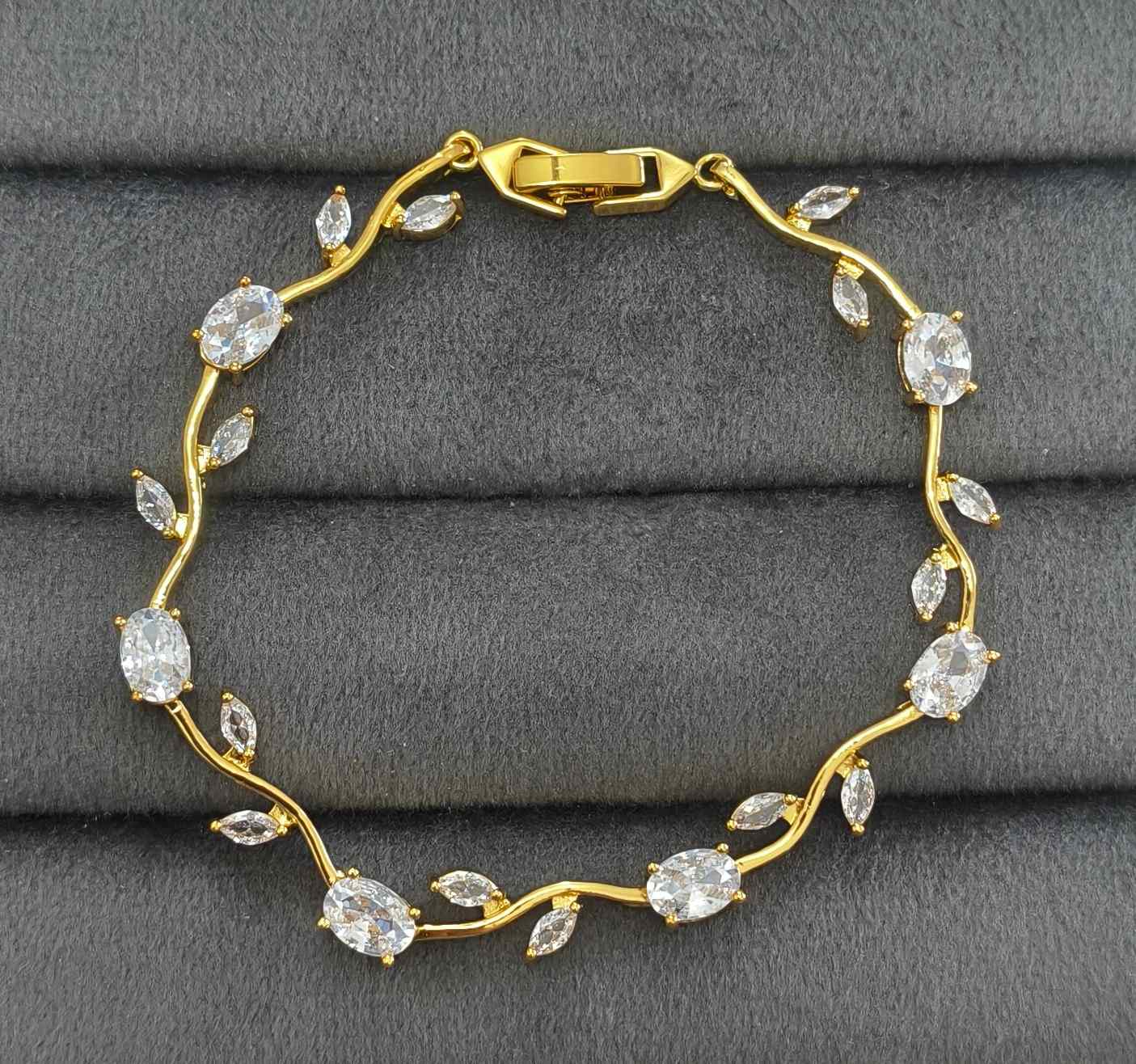 Anti Tarnish Bracelet Trendy Tulip Bracelet 18K Gold Plated