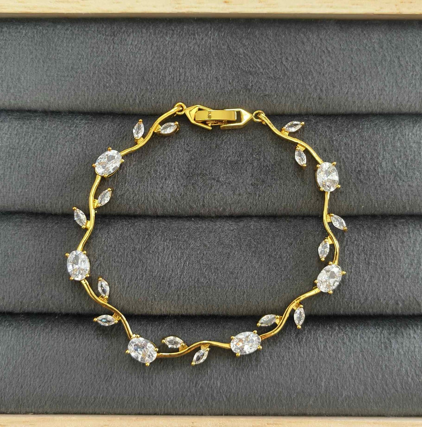 Anti Tarnish Bracelet Trendy Tulip Bracelet 18K Gold Plated