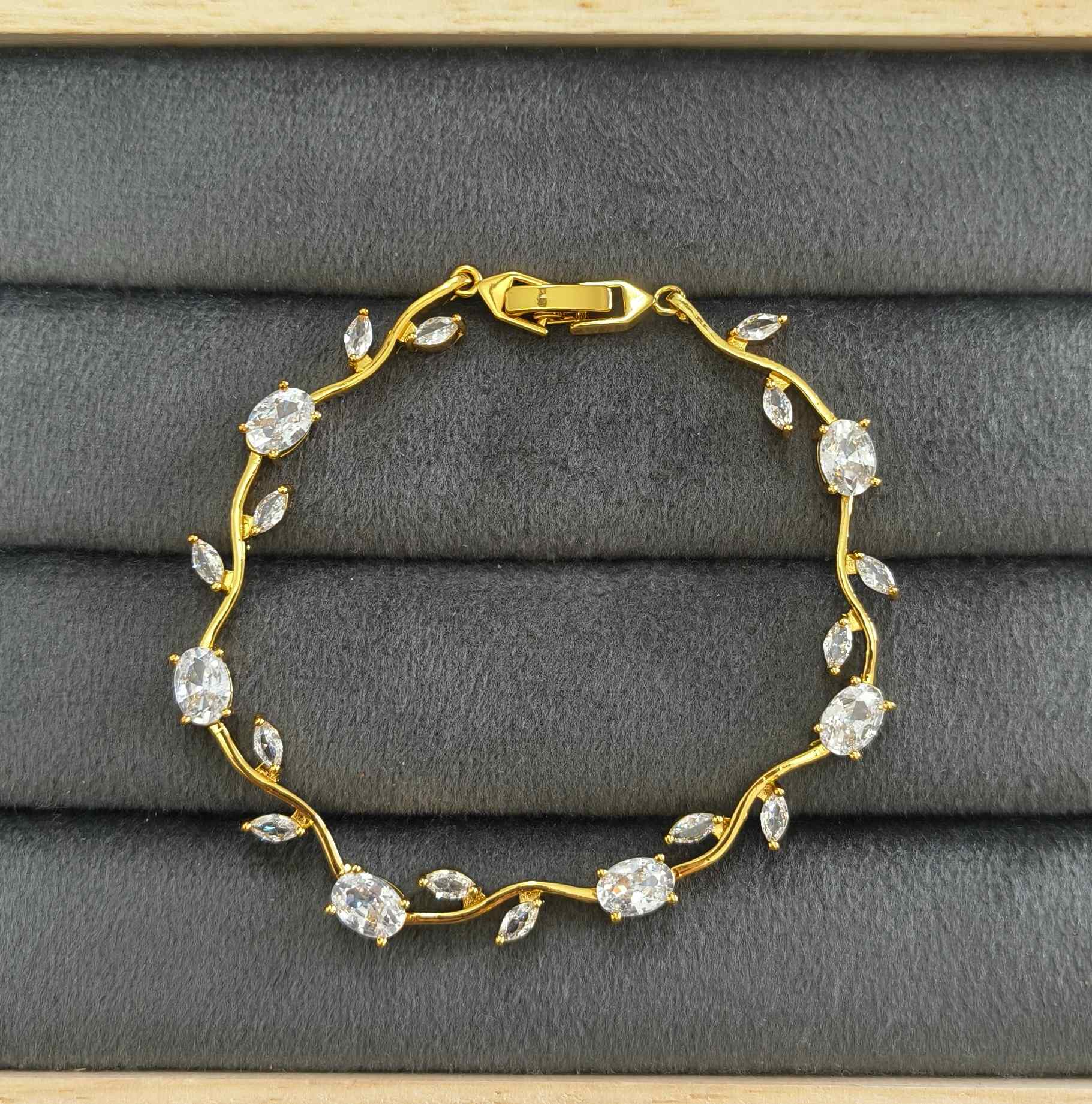 Anti Tarnish Bracelet Trendy Tulip Bracelet 18K Gold Plated