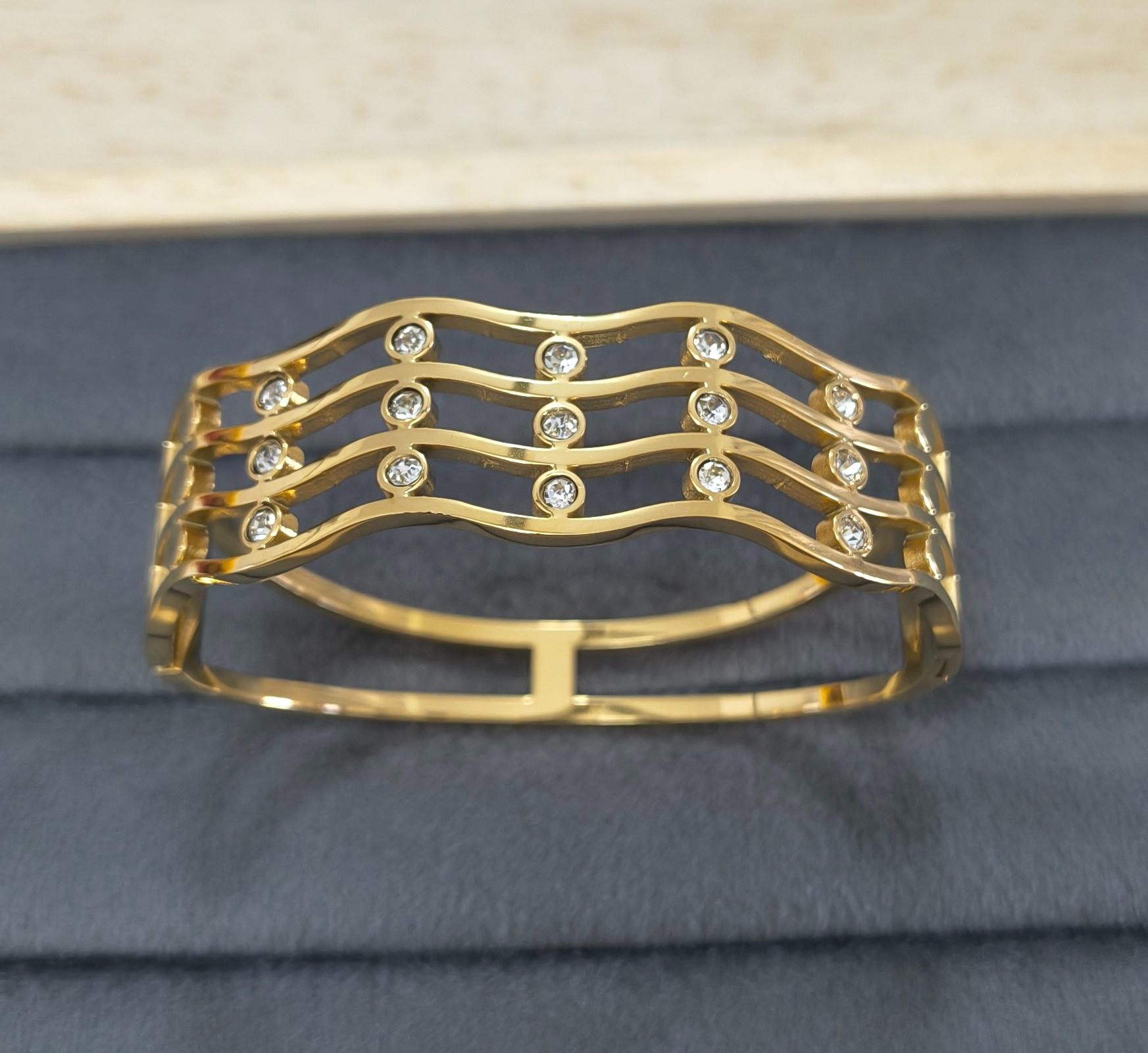 Anti Tarnish Bracelet Wavy Stacked Design 18K Gold Plated