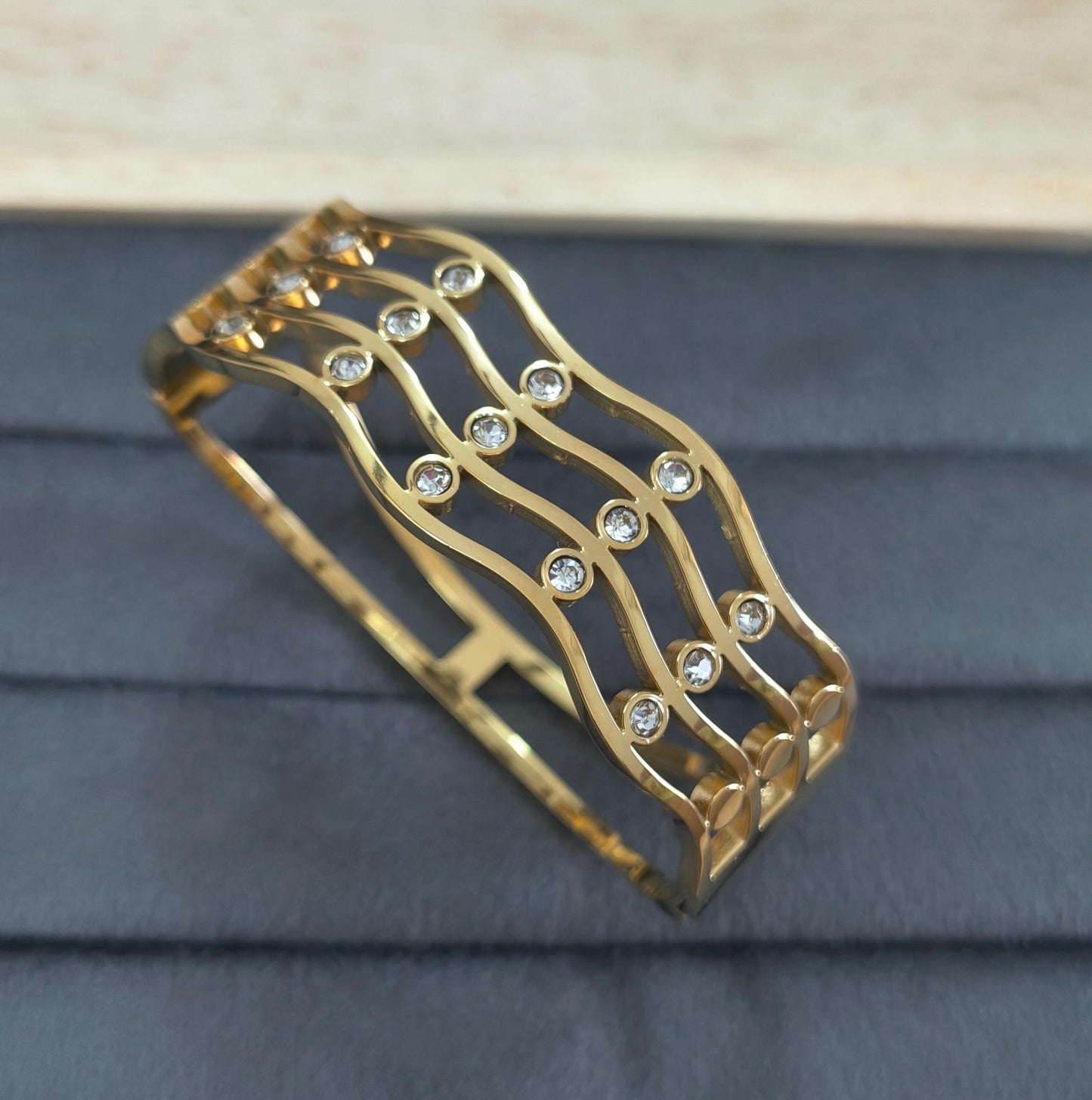 Anti Tarnish Bracelet Wavy Stacked Design 18K Gold Plated