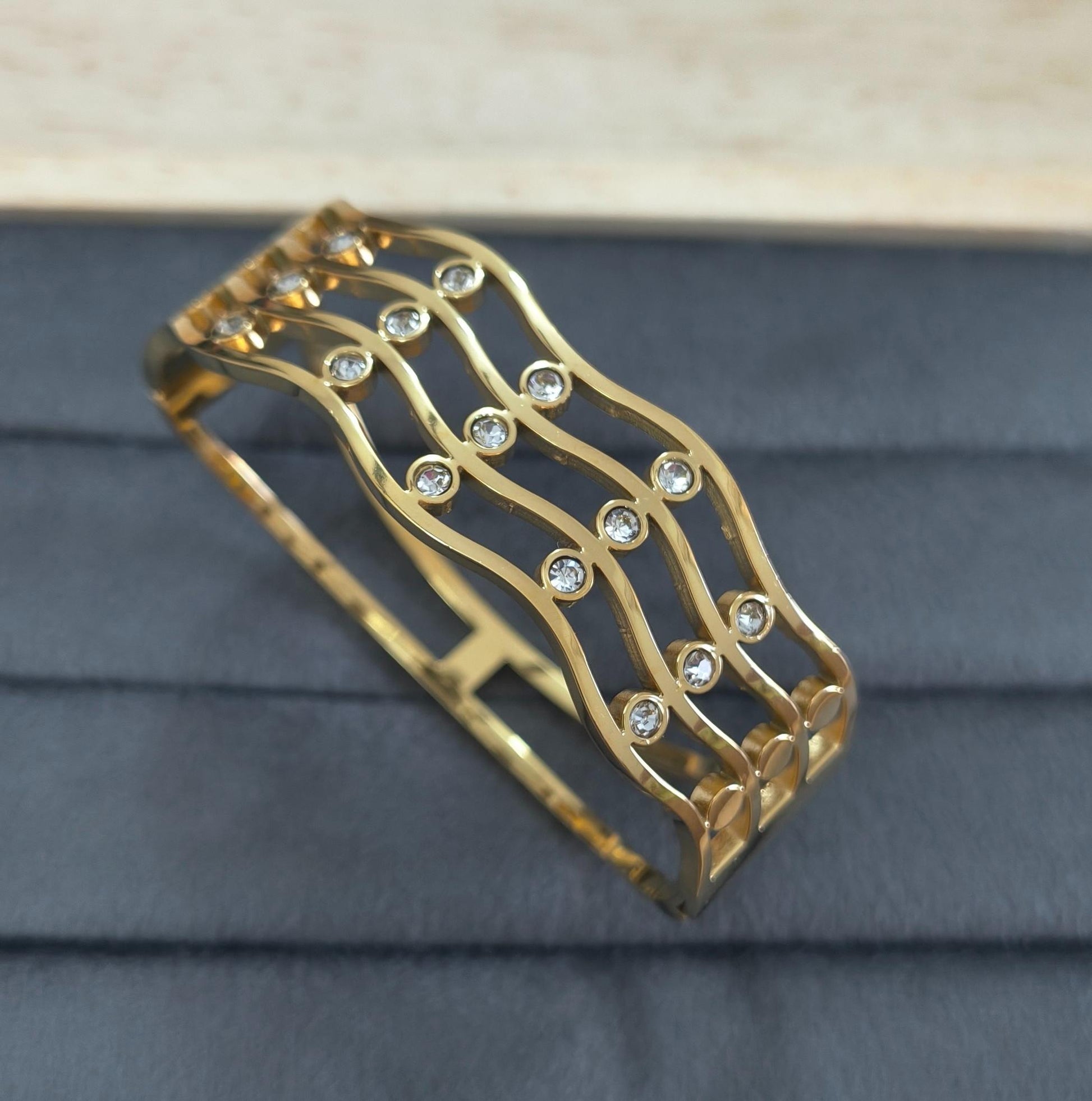 Anti Tarnish Bracelet Wavy Stacked Design 18K Gold Plated