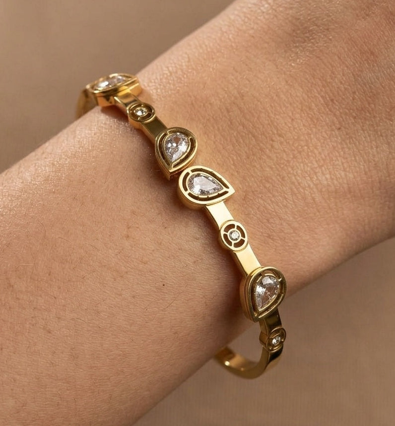 Anti Tarnish Bracelet with Pear Crystals 18K Gold Plated