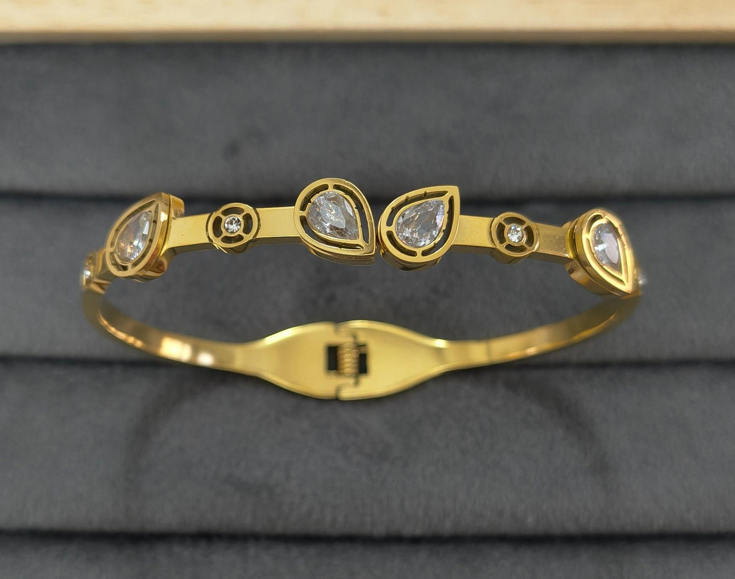 Anti Tarnish Bracelet with Pear Crystals 18K Gold Plated