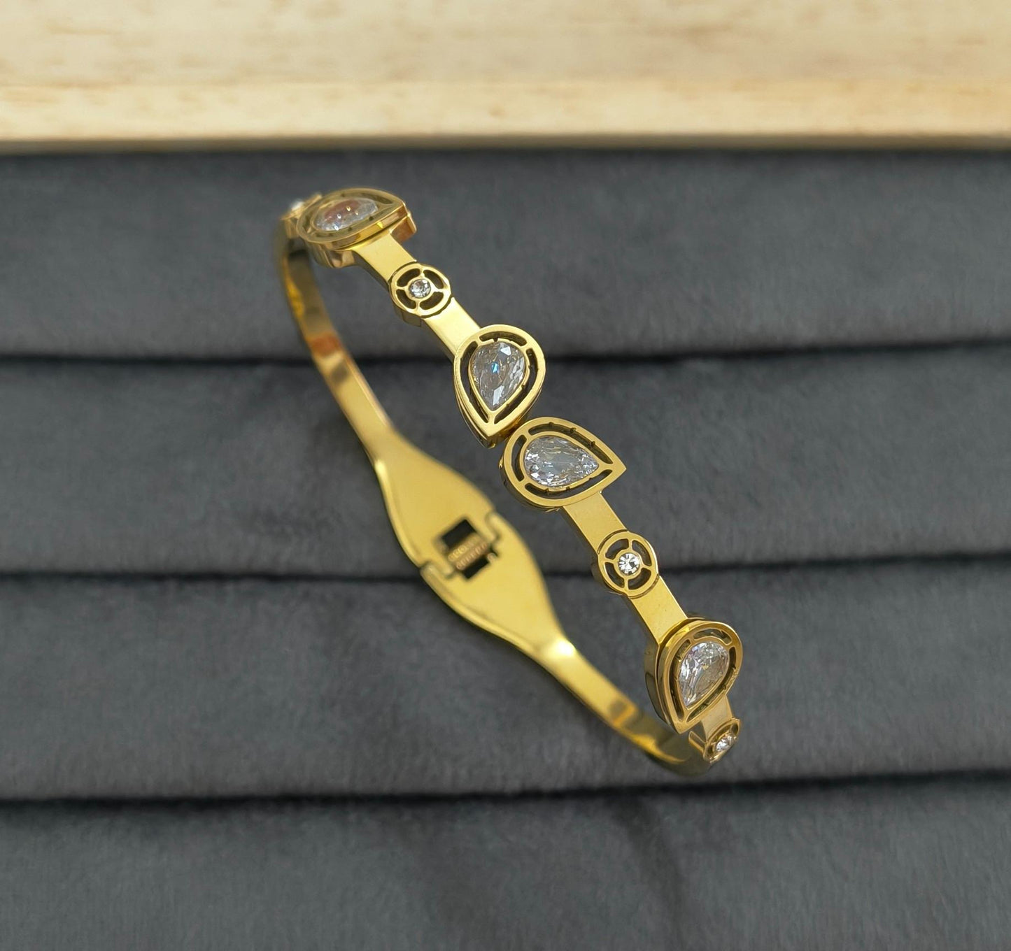 Anti Tarnish Bracelet with Pear Crystals 18K Gold Plated
