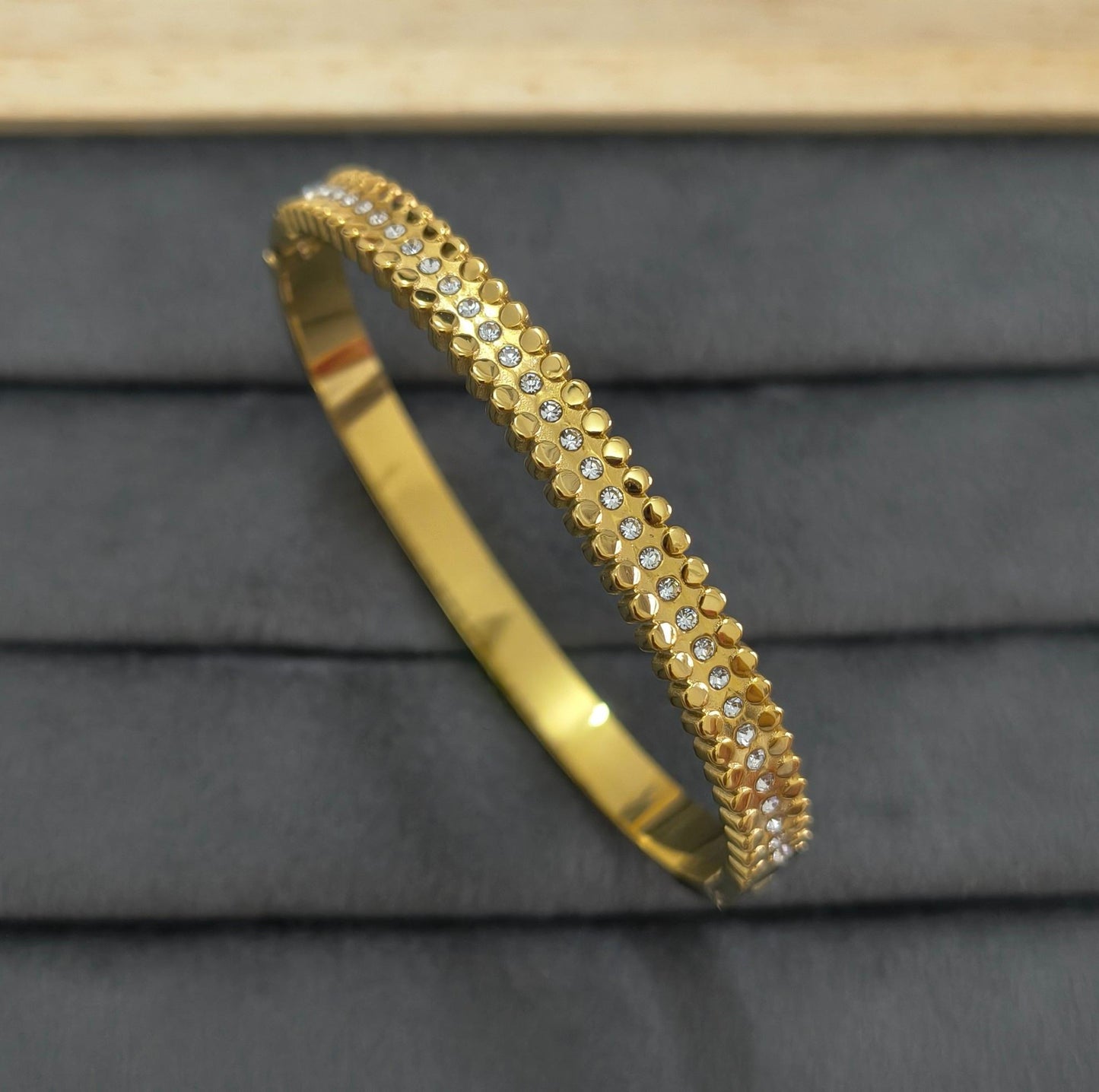 Anti Tarnish Bracelet with Shiny Bead Border 18K Gold Plated