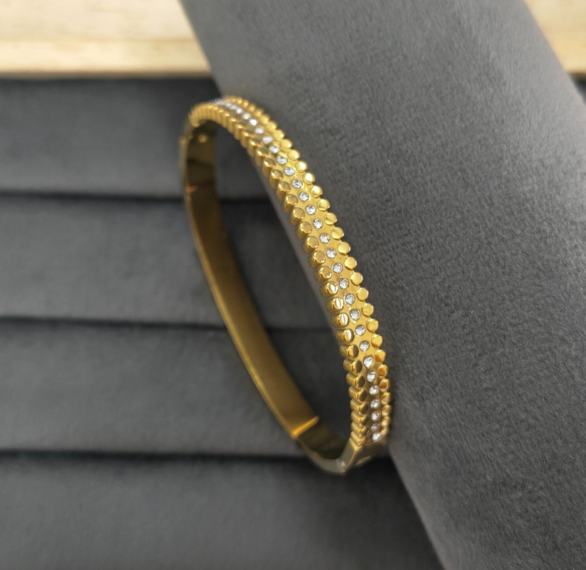 Anti Tarnish Bracelet with Shiny Bead Border 18K Gold Plated