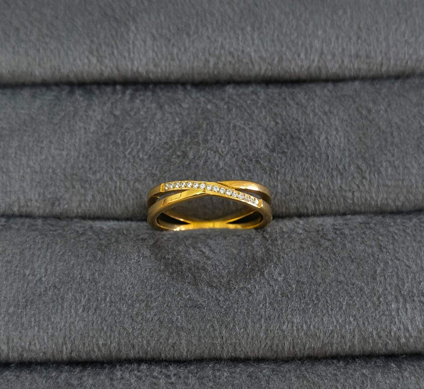 Anti Tarnish Crisscross Diamond Accent Ring 18K Gold Plated