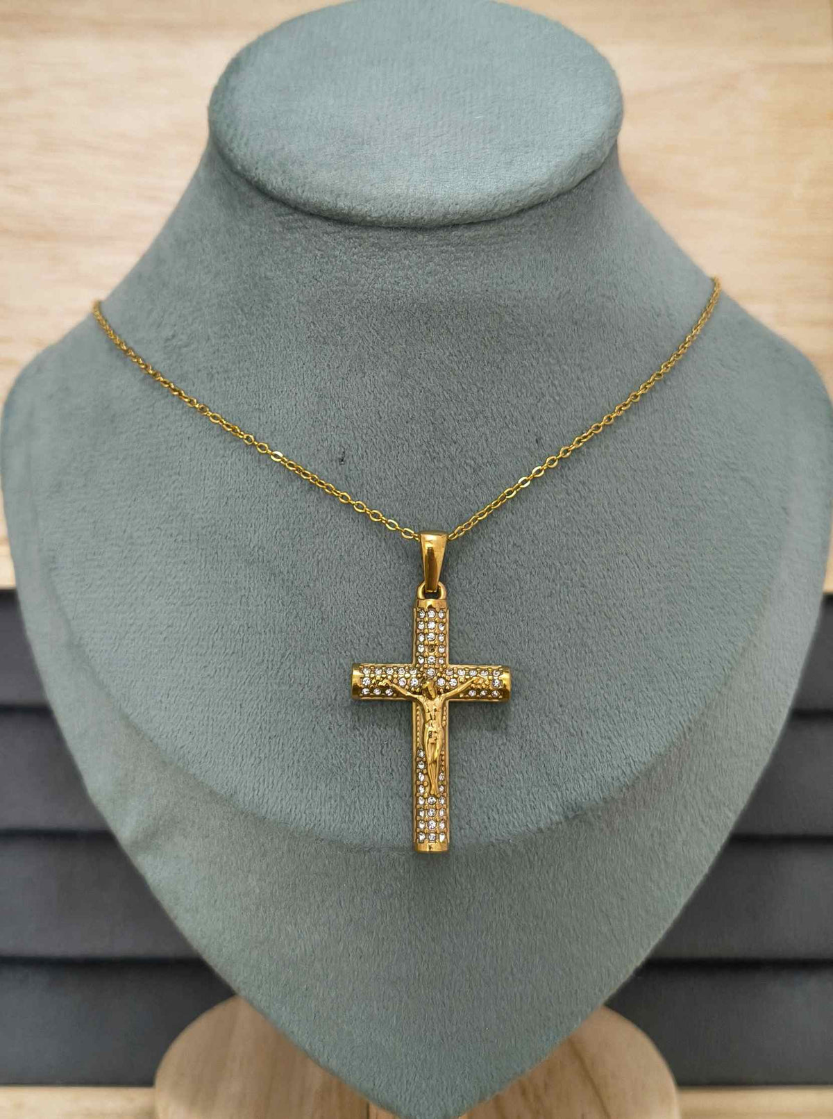 Anti Tarnish Cross Pendant Necklace 18K Gold Plated