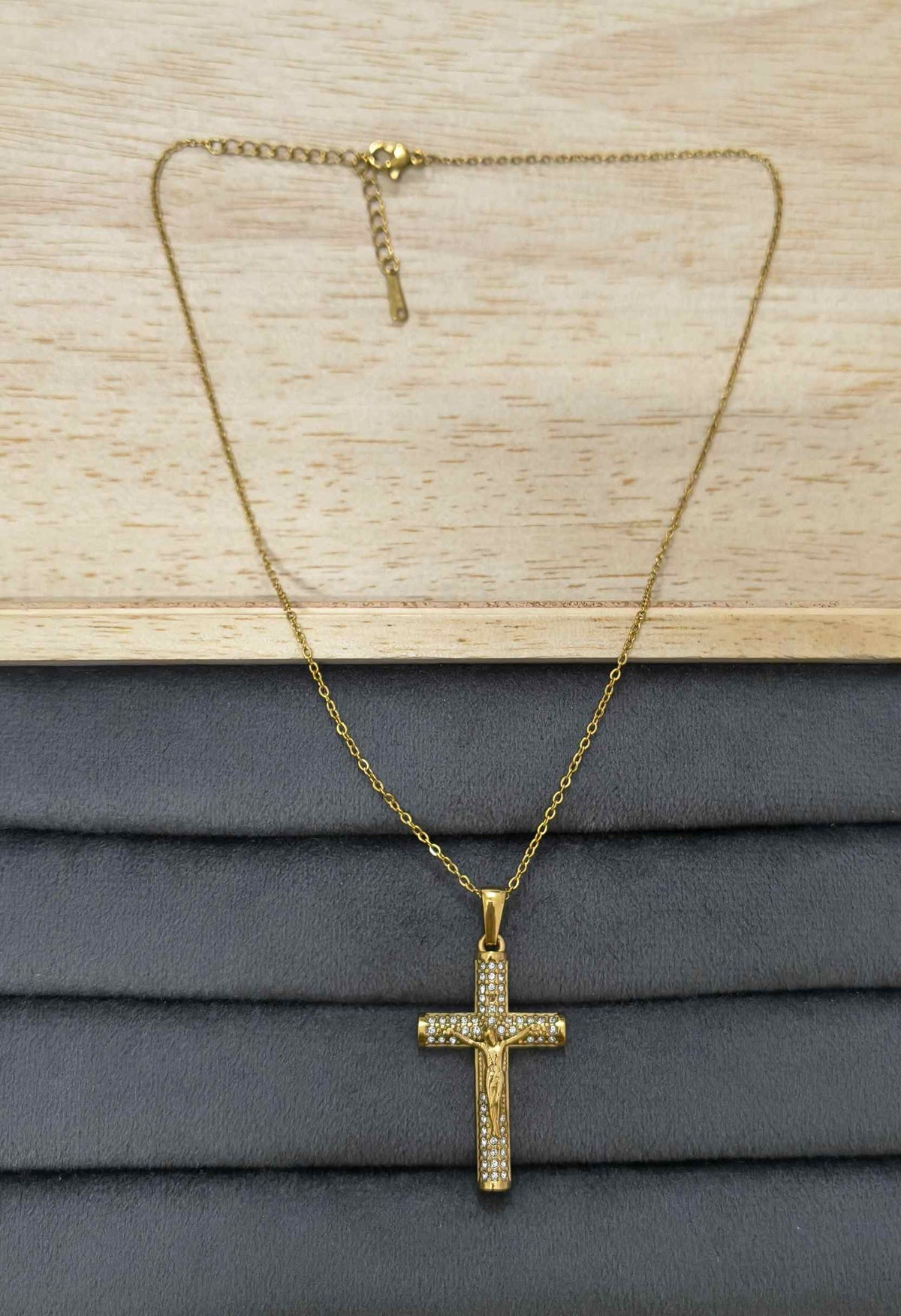 Anti Tarnish Cross Pendant Necklace 18K Gold Plated