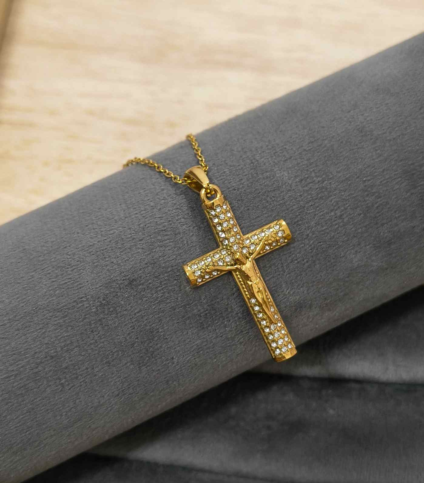 Anti Tarnish Cross Pendant Necklace 18K Gold Plated