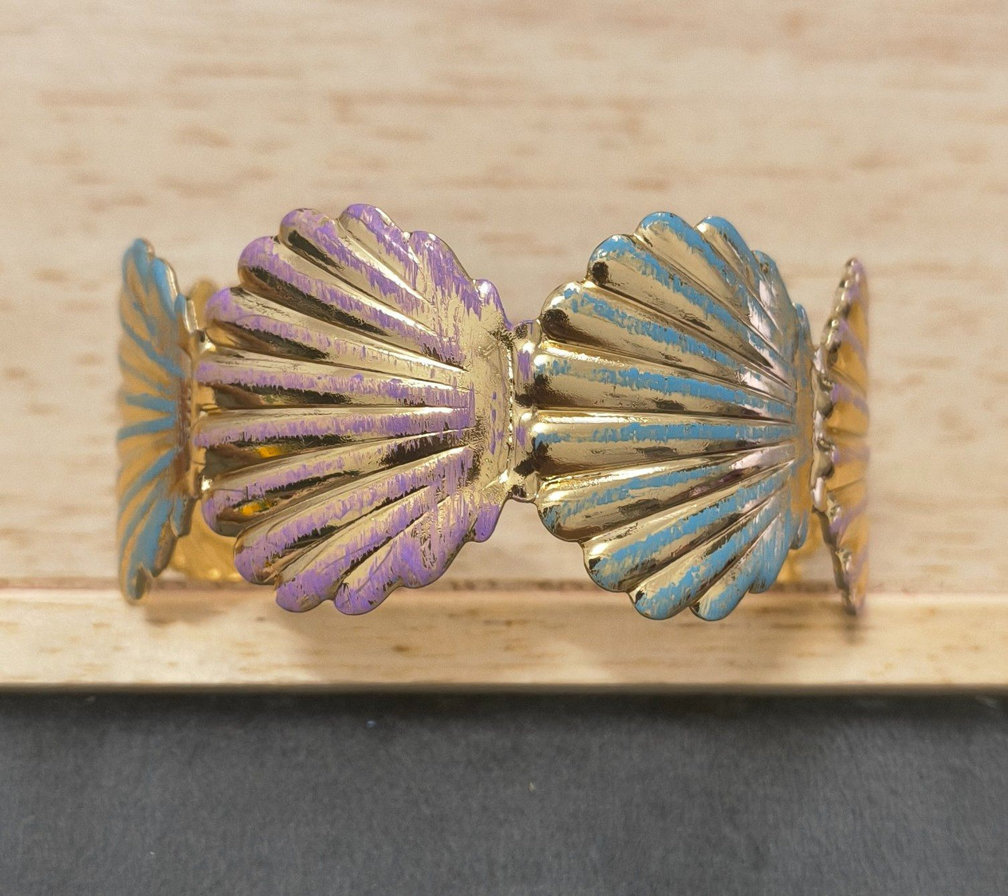 Anti Tarnish Cuff Bracelet Enamel Shell Shape 18K Gold Plated