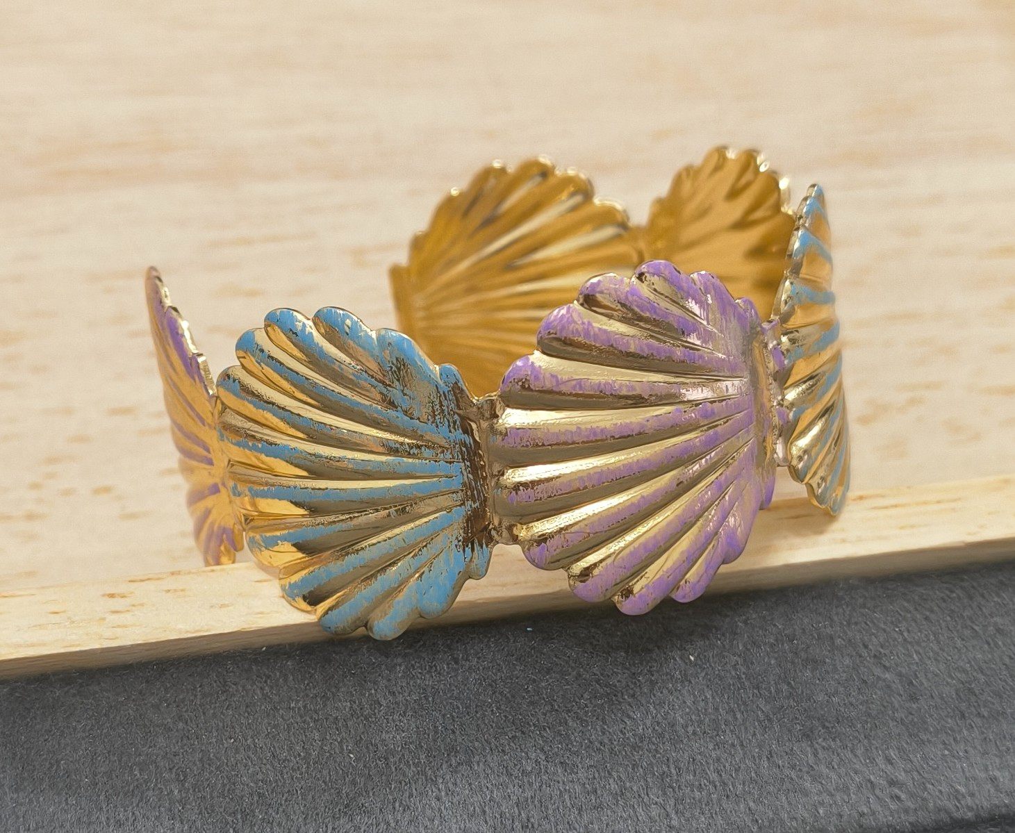 Anti Tarnish Cuff Bracelet Enamel Shell Shape 18K Gold Plated