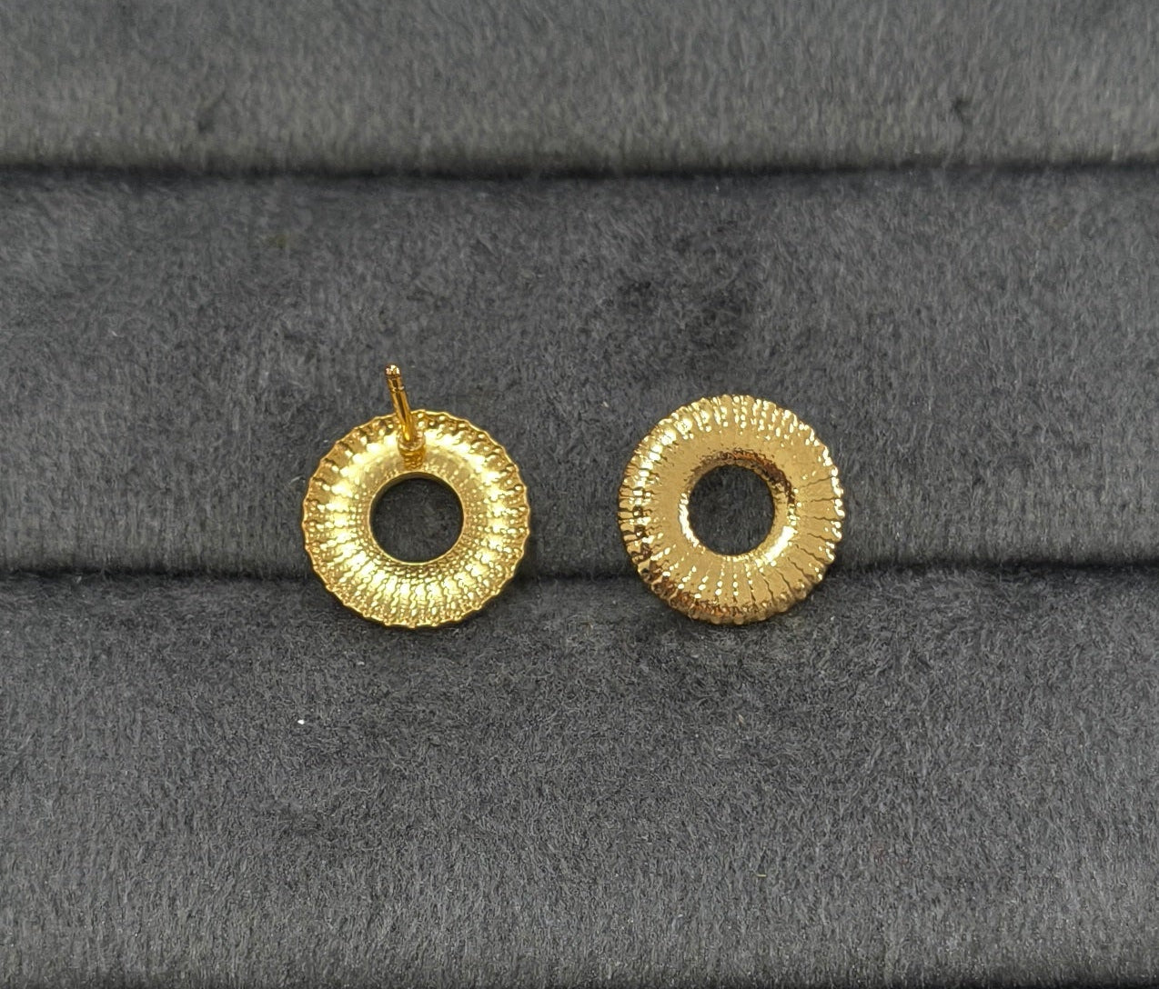Anti Tarnish Dainty Disc Stud Earrings 18K Gold Plated