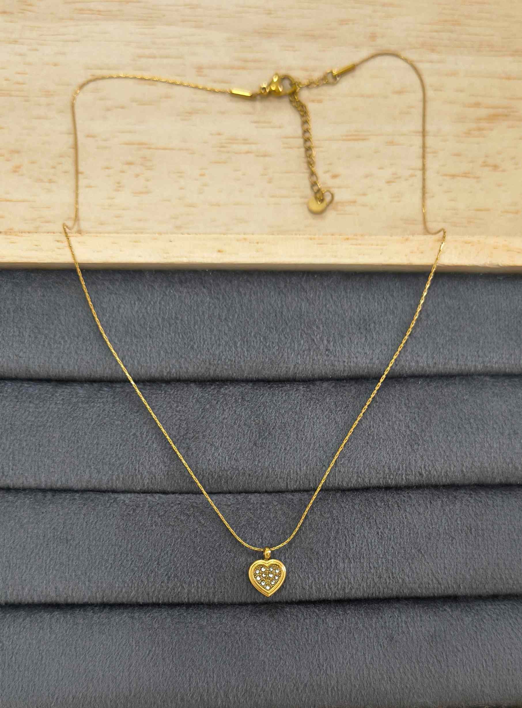 Anti Tarnish Dainty Heart Pendant Necklace 18K Gold Plated