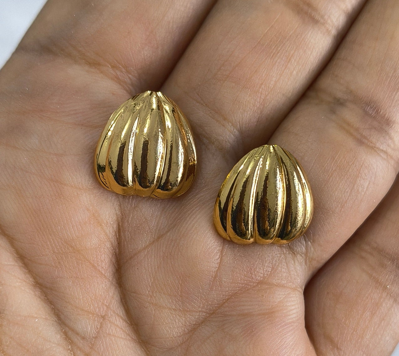 Anti Tarnish Dainty Shell Stud Earrings 18K Gold Plated