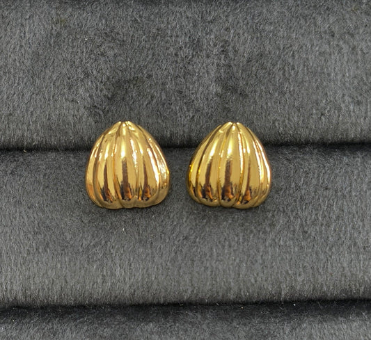 Anti Tarnish Dainty Shell Stud Earrings 18K Gold Plated