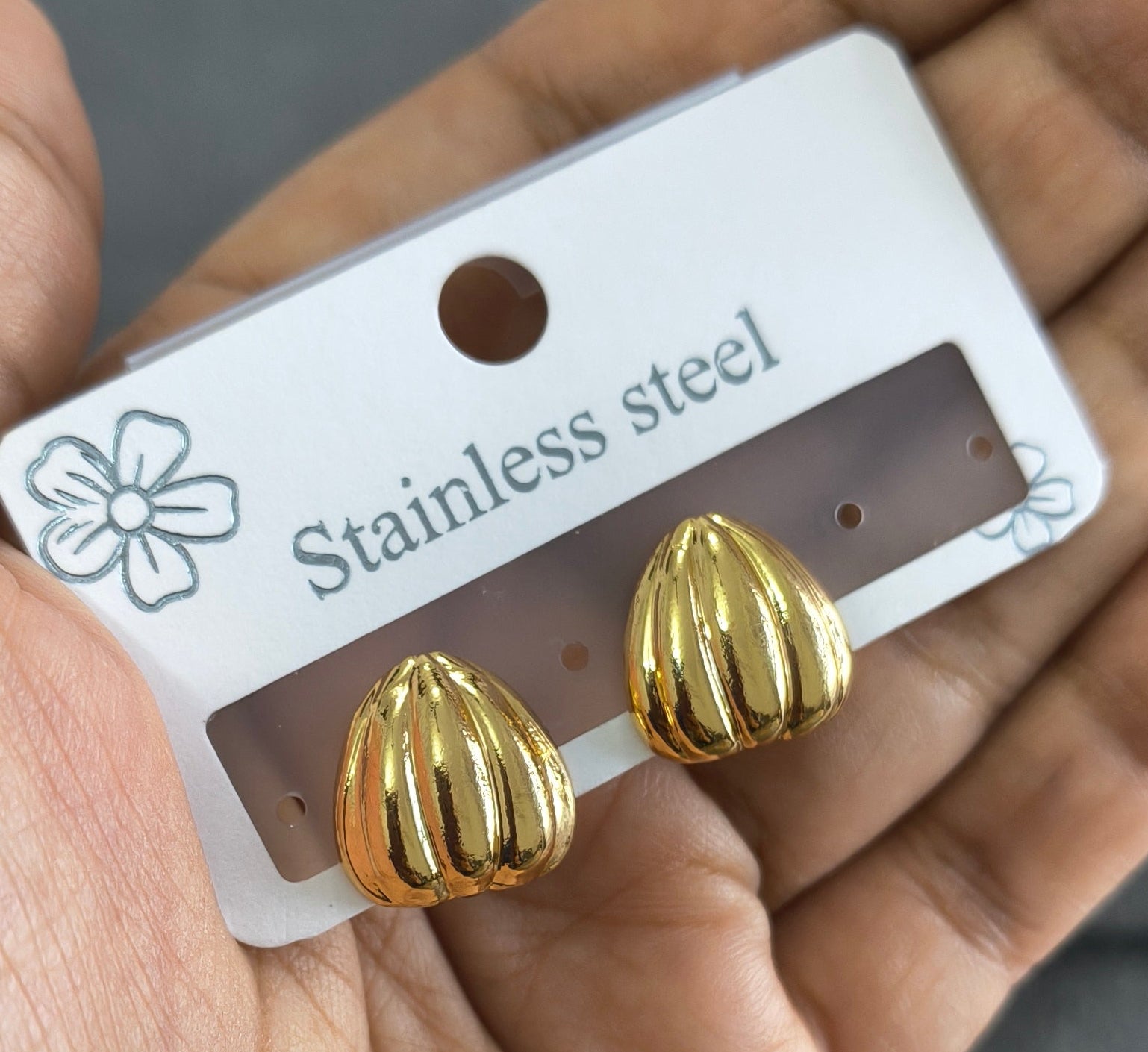 Anti Tarnish Dainty Shell Stud Earrings 18K Gold Plated